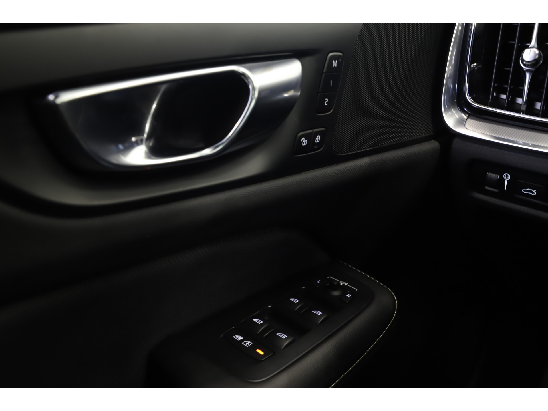 Volvo - V60 2.0 T8 Twin Engine AWD R-Design - 2019