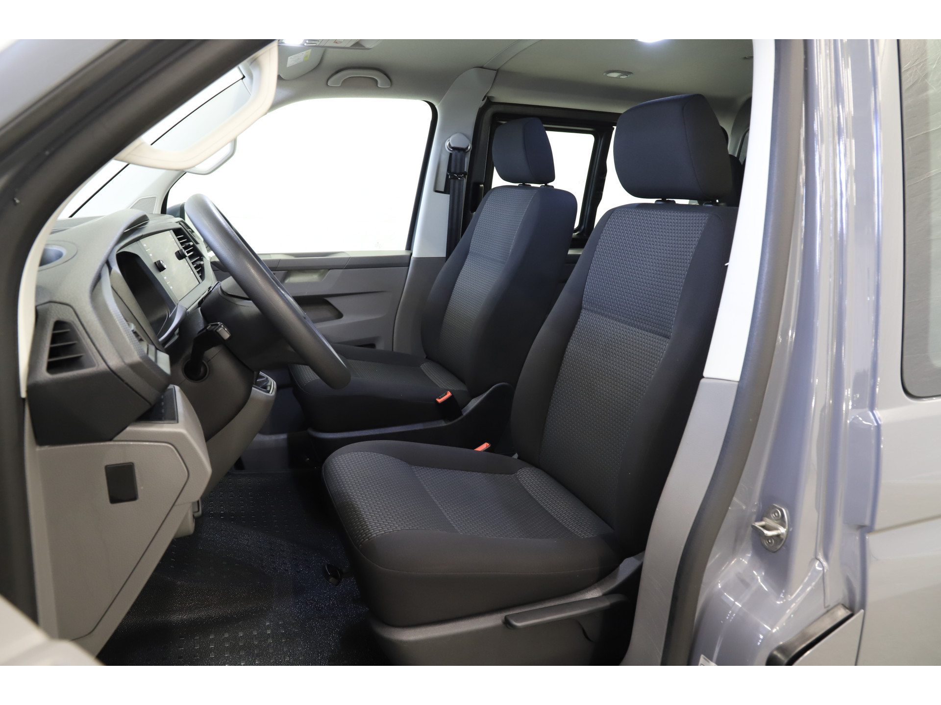 Volkswagen - Transporter 2.0 TDI L2H1 DC Comfortline - 2020