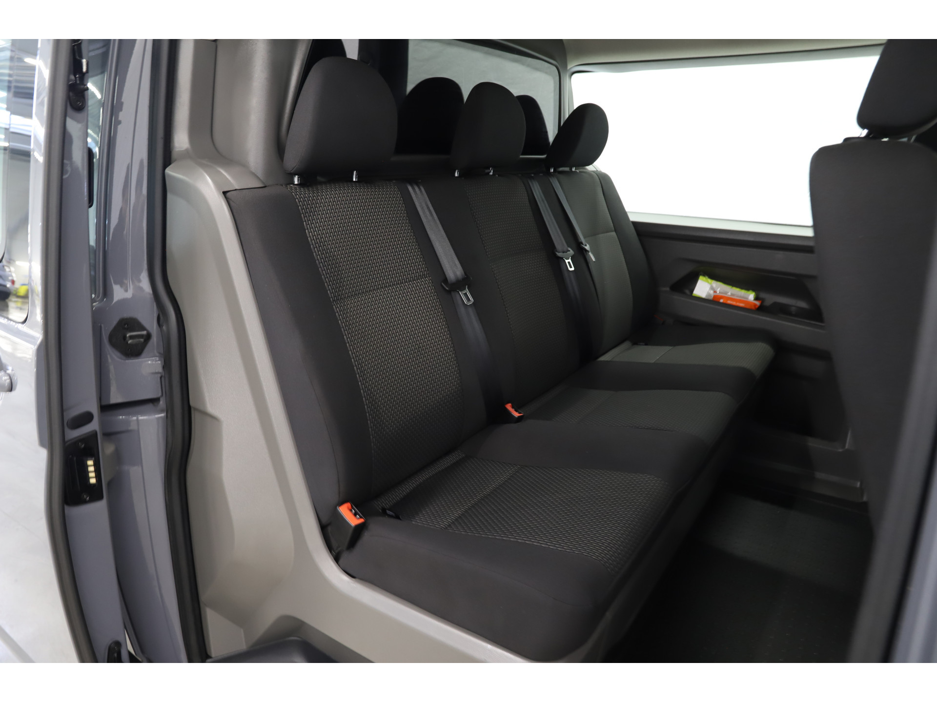 Volkswagen - Transporter 2.0 TDI L2H1 DC Comfortline - 2020