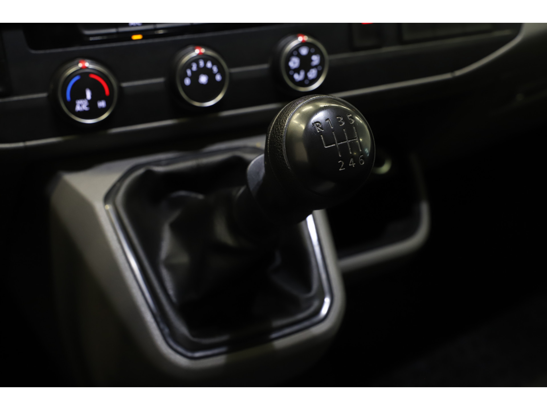 Volkswagen - Transporter 2.0 TDI L2H1 DC Comfortline - 2020