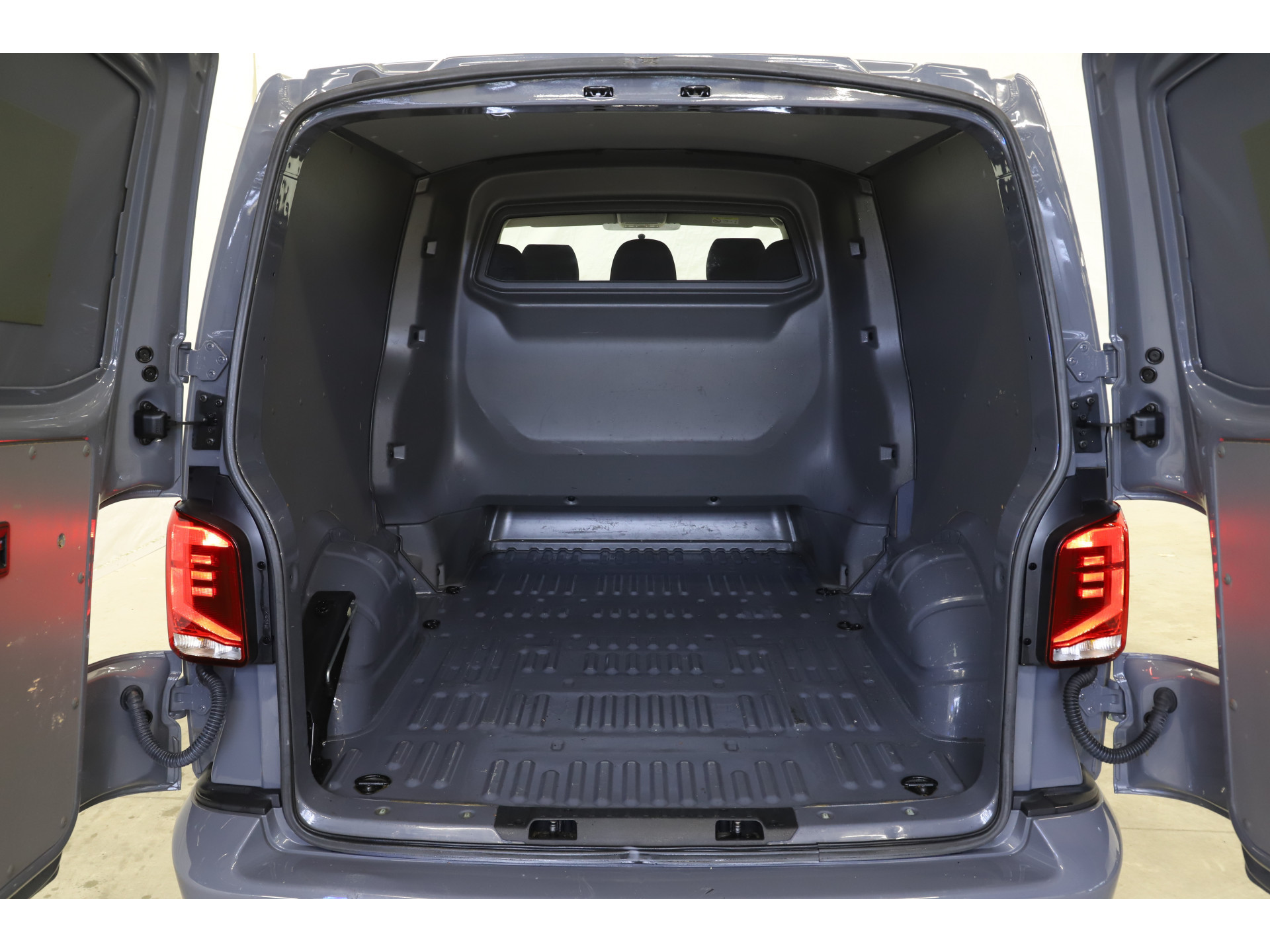 Volkswagen - Transporter 2.0 TDI L2H1 DC Comfortline - 2020