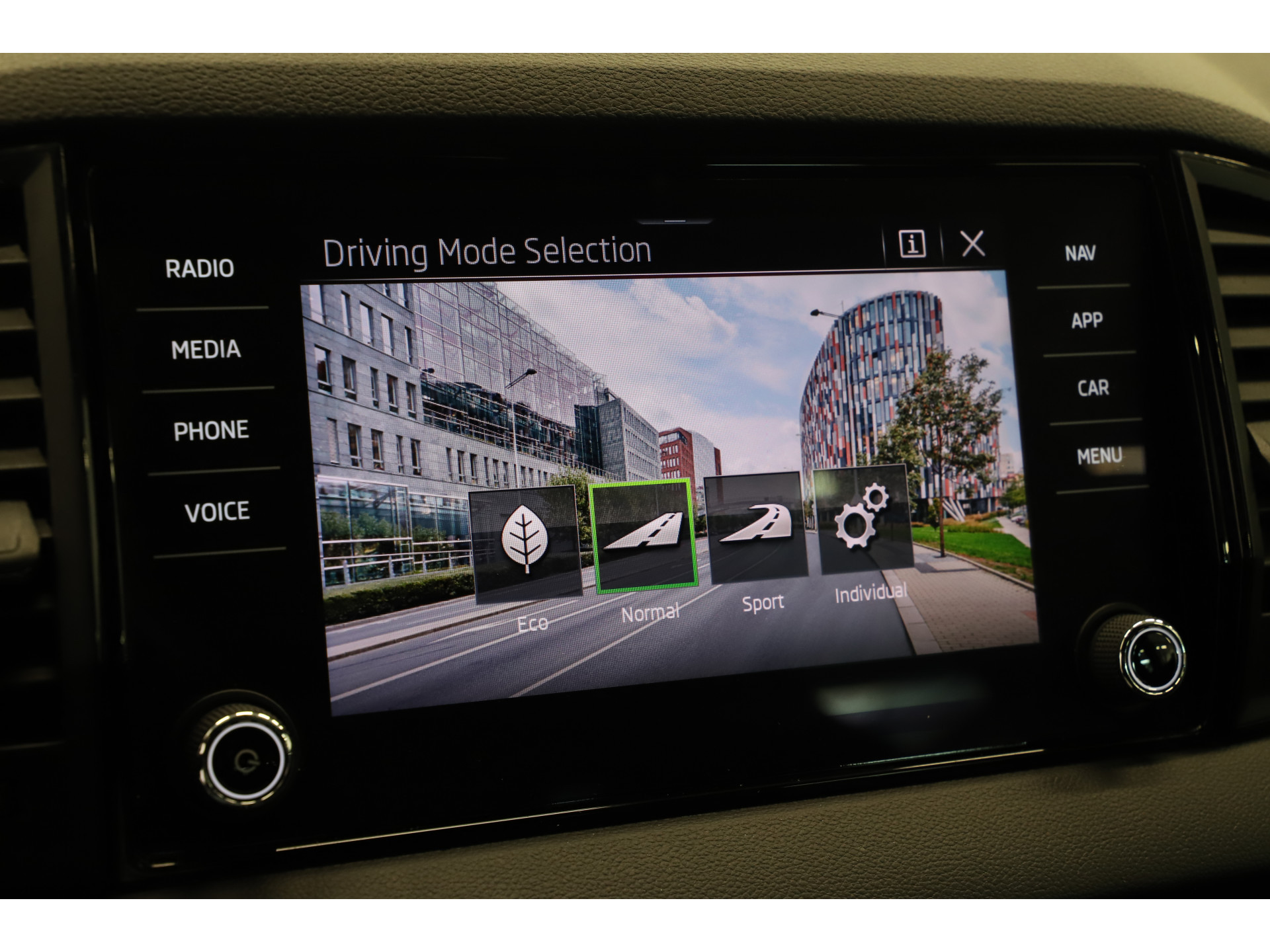 Škoda - Karoq 1.5 TSI 150pk DSG Sportline - 2021