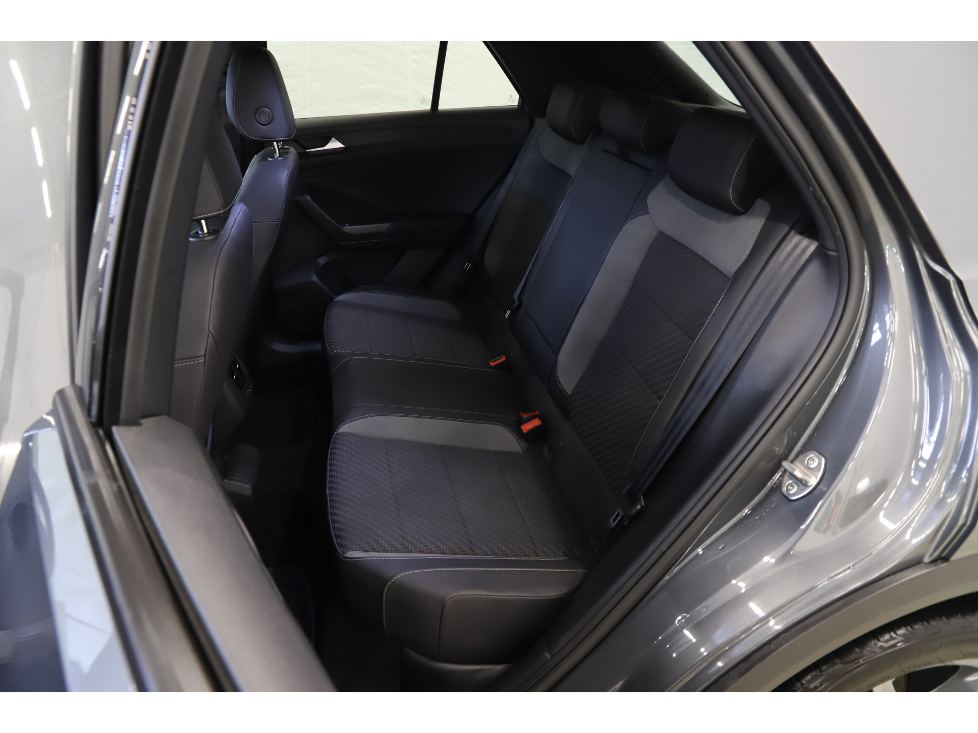 Volkswagen - T-Roc 1.5 TSI 150pk Sport R-Line - 2019