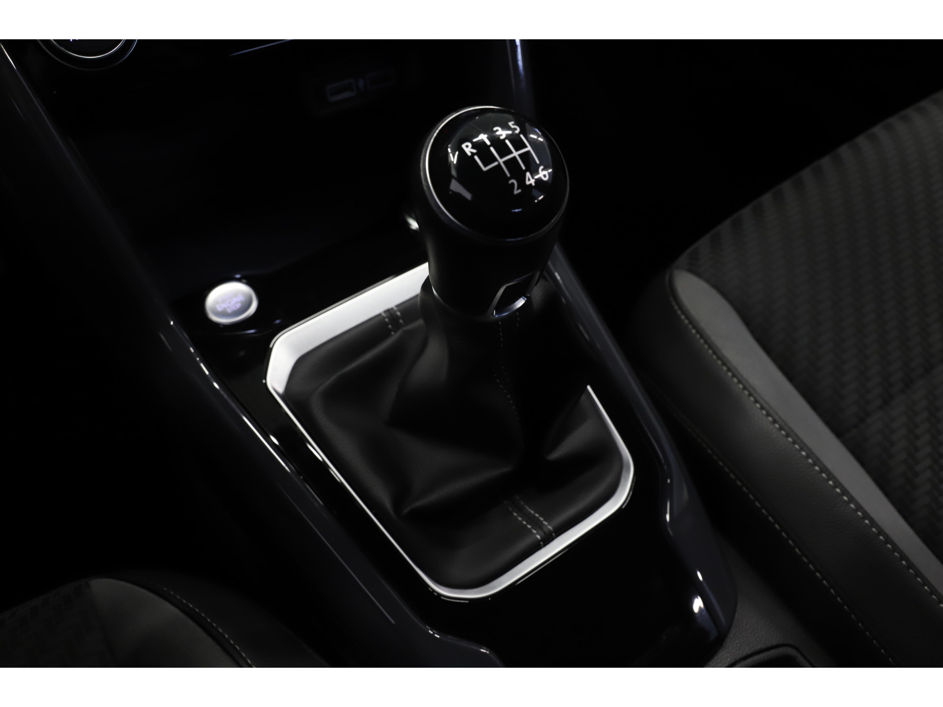 Volkswagen - T-Roc 1.5 TSI 150pk Sport R-Line - 2019