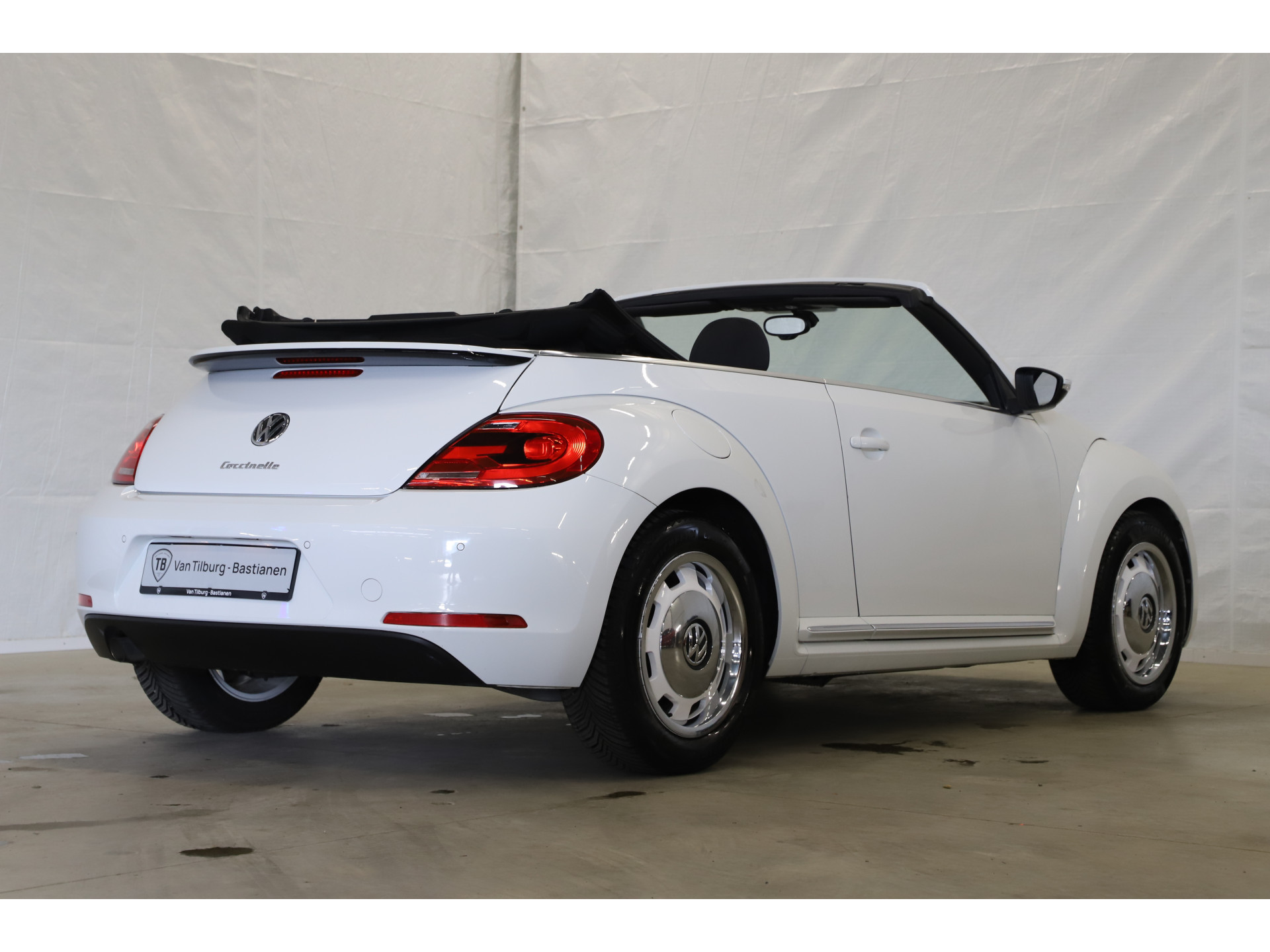 Volkswagen - Beetle Cabriolet 1.2 TSI 105pk Design - 2015