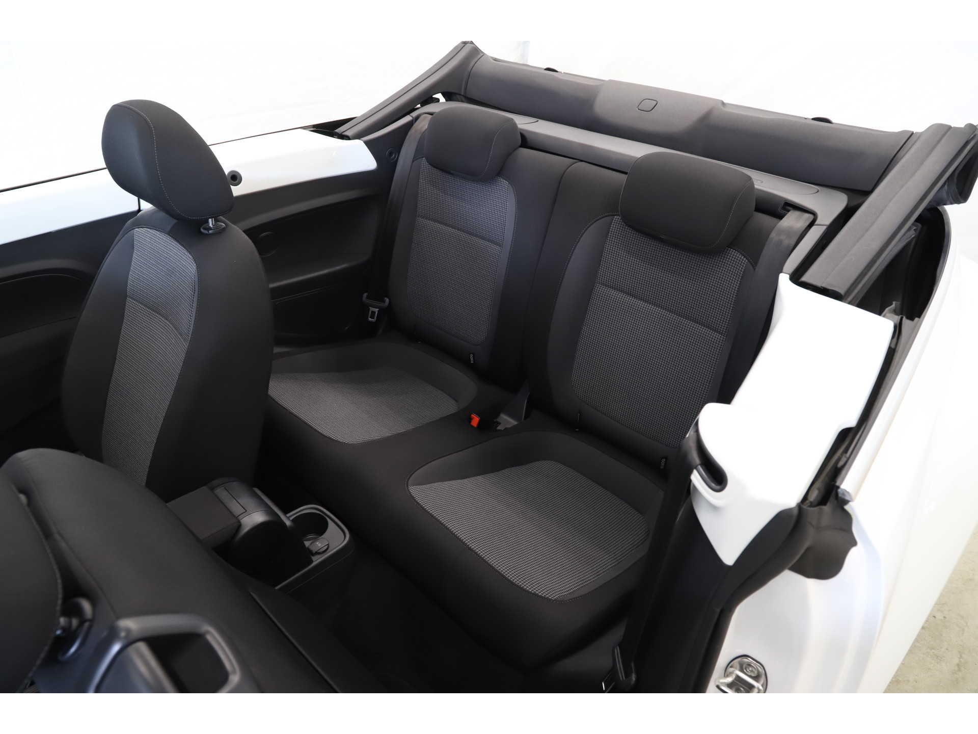 Volkswagen - Beetle Cabriolet 1.2 TSI 105pk Design - 2015
