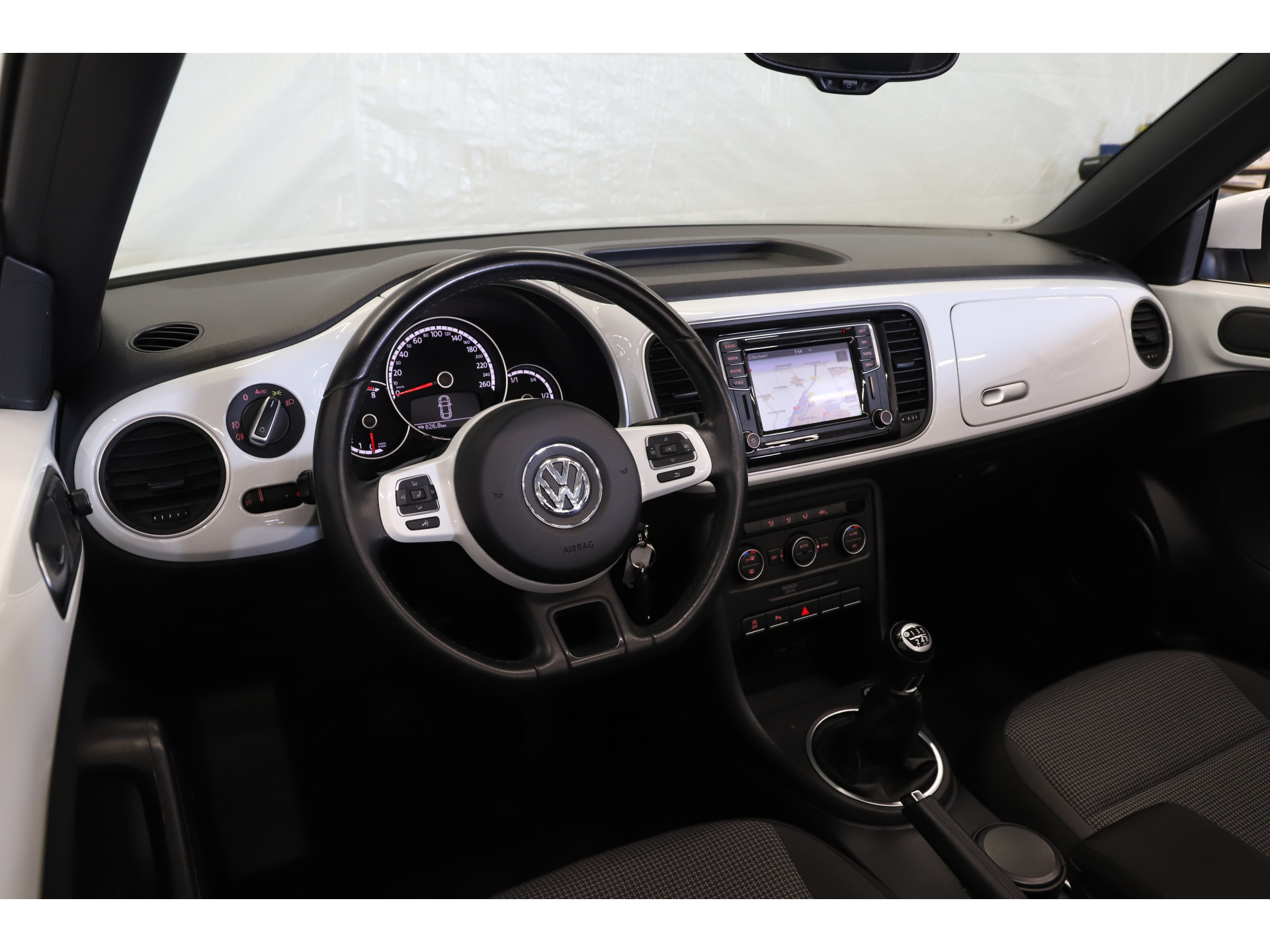 Volkswagen - Beetle Cabriolet 1.2 TSI 105pk Design - 2015