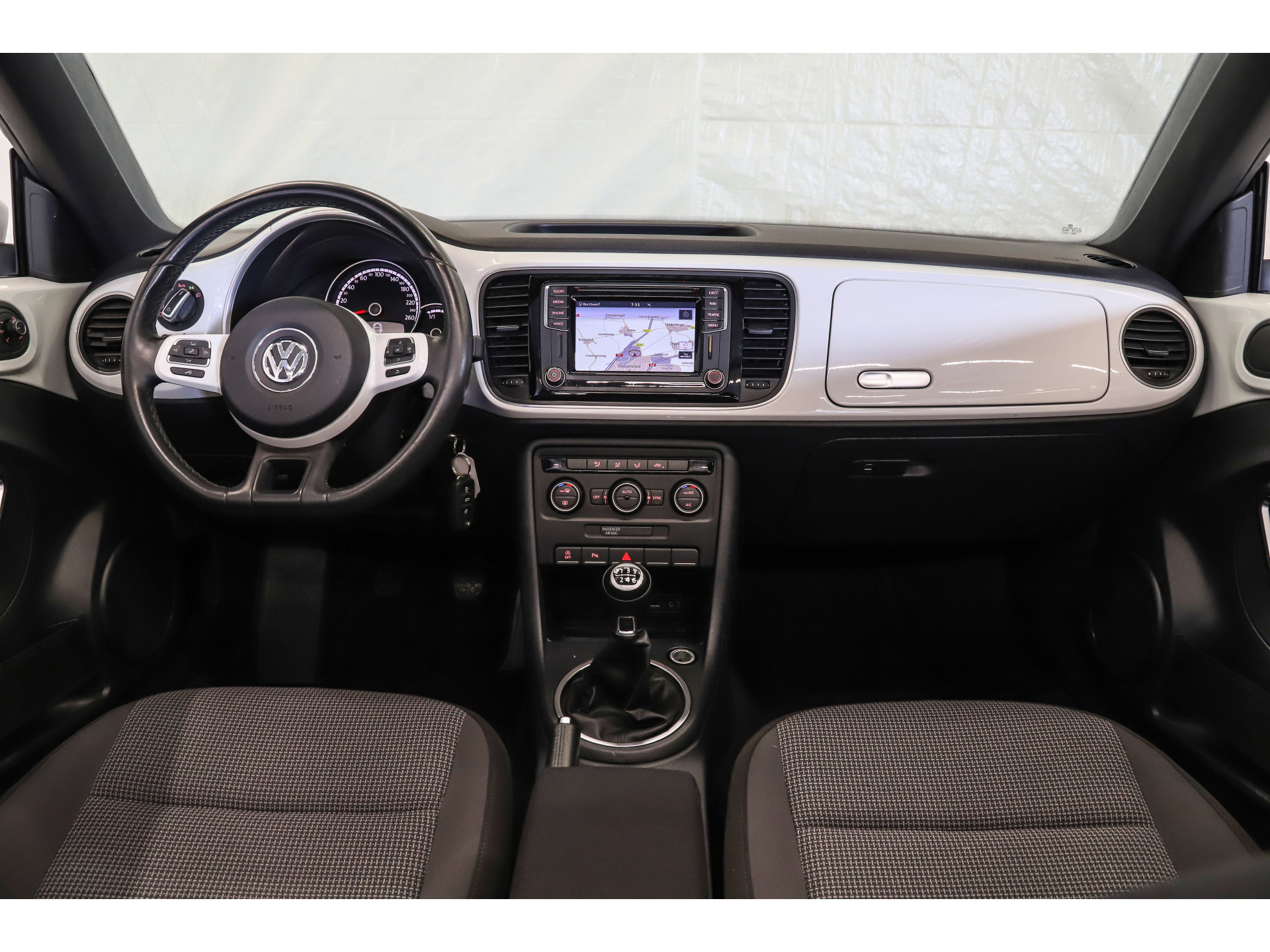 Volkswagen - Beetle Cabriolet 1.2 TSI 105pk Design - 2015
