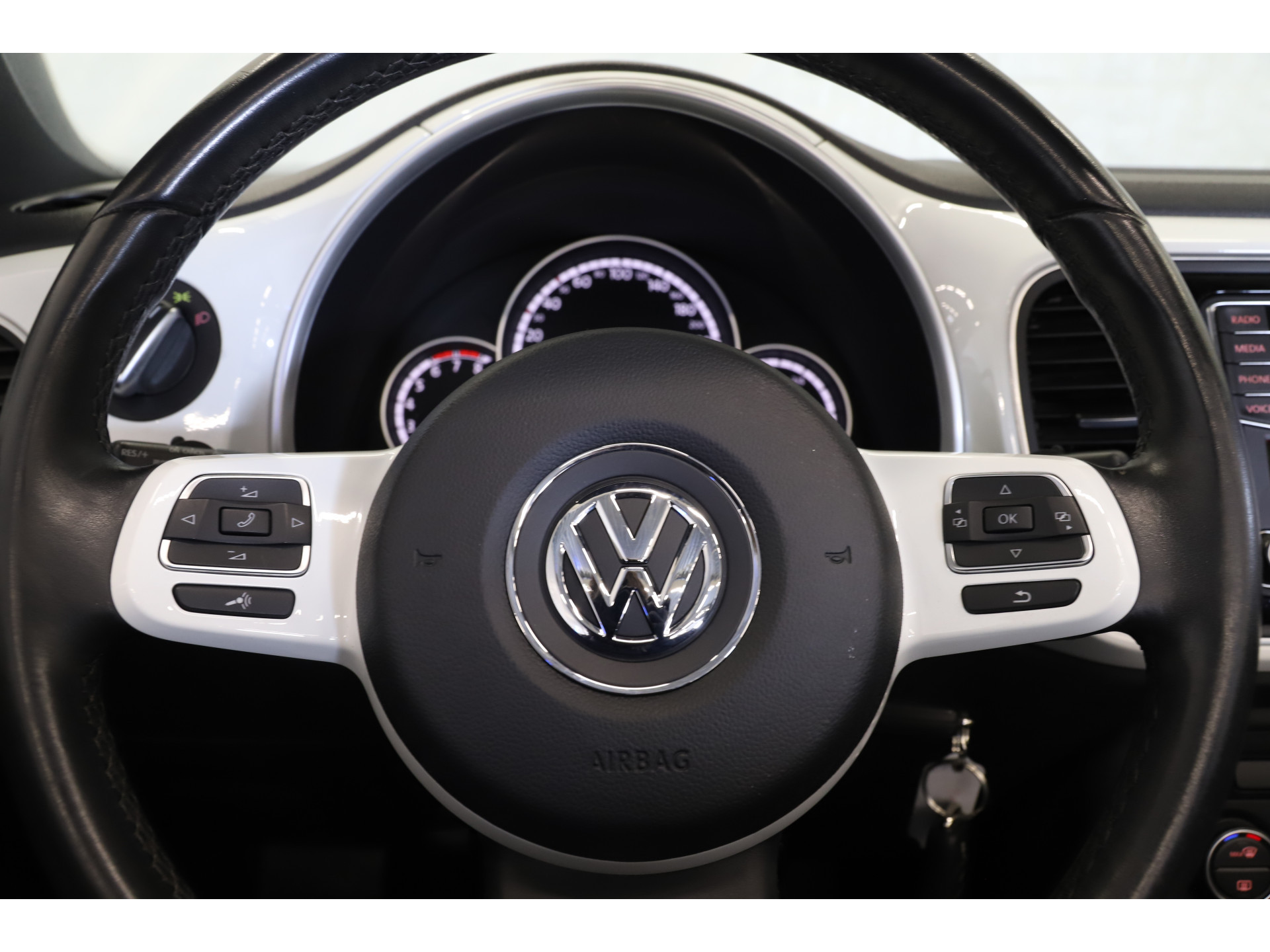 Volkswagen - Beetle Cabriolet 1.2 TSI 105pk Design - 2015