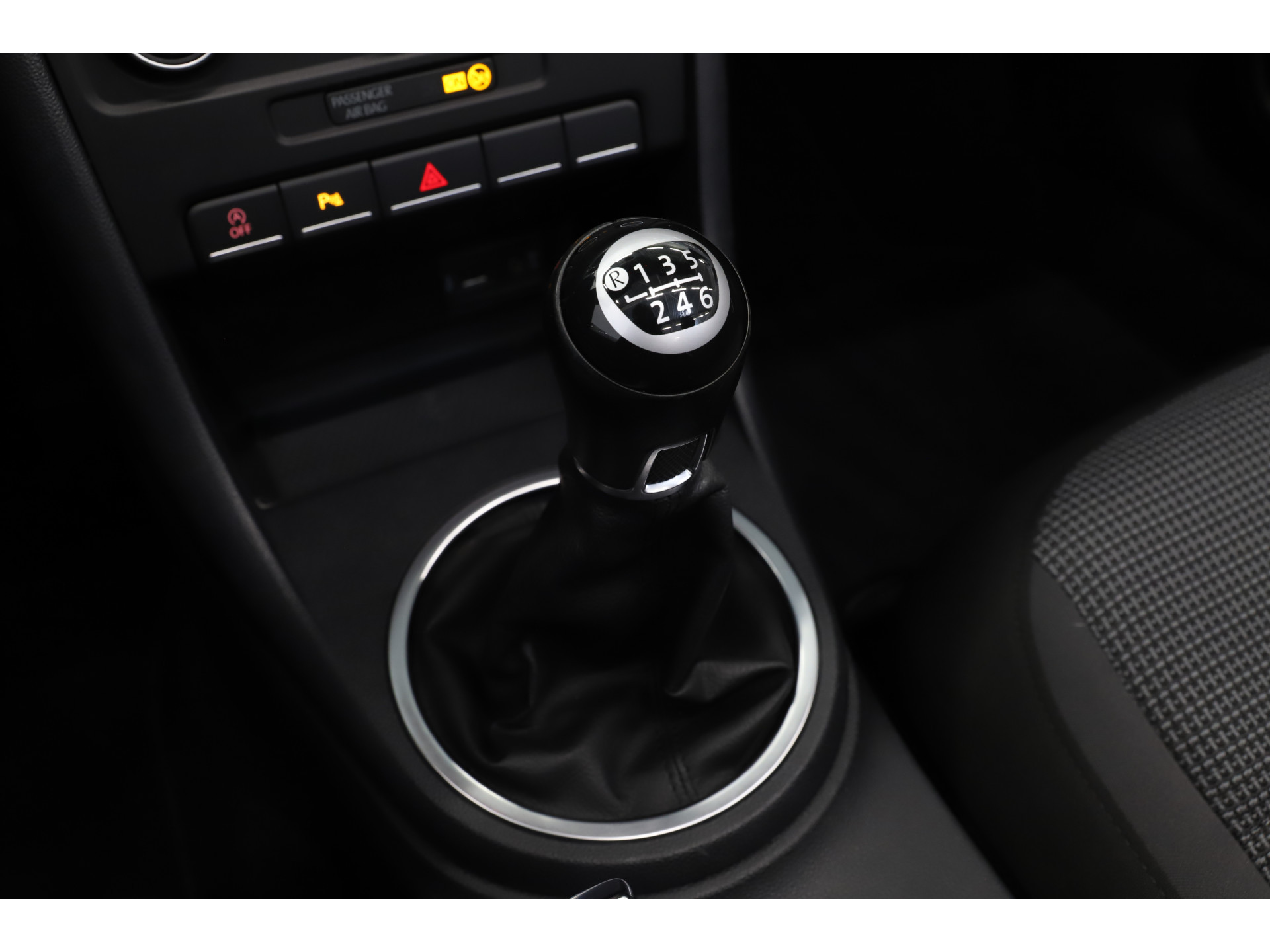 Volkswagen - Beetle Cabriolet 1.2 TSI 105pk Design - 2015
