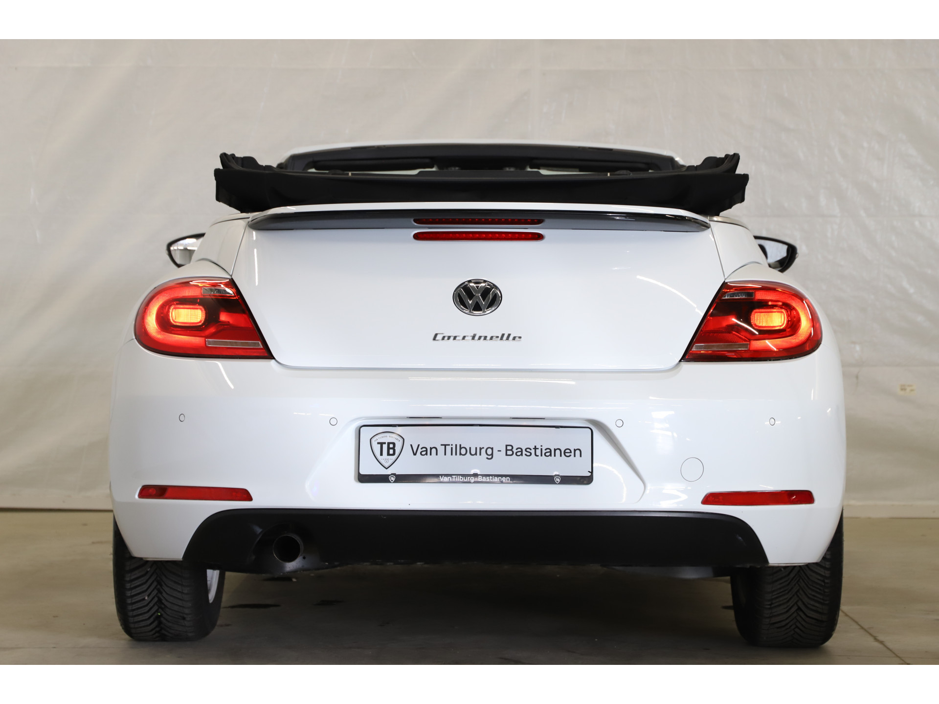 Volkswagen - Beetle Cabriolet 1.2 TSI 105pk Design - 2015