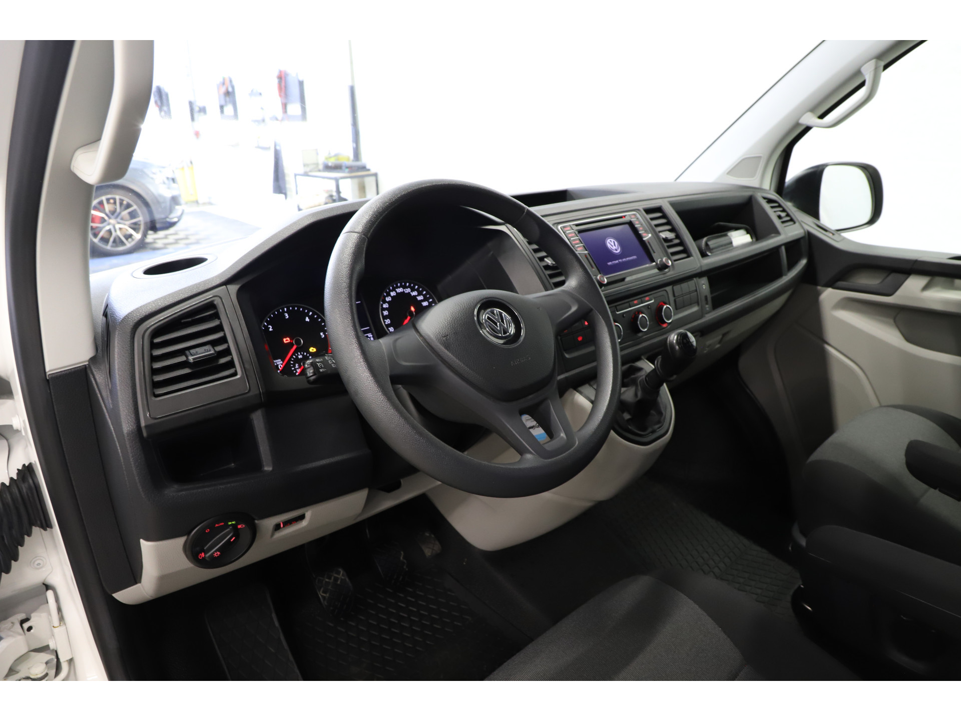 Volkswagen - Transporter 2.0 TDI 102pk L1H1 Trendline - 2019