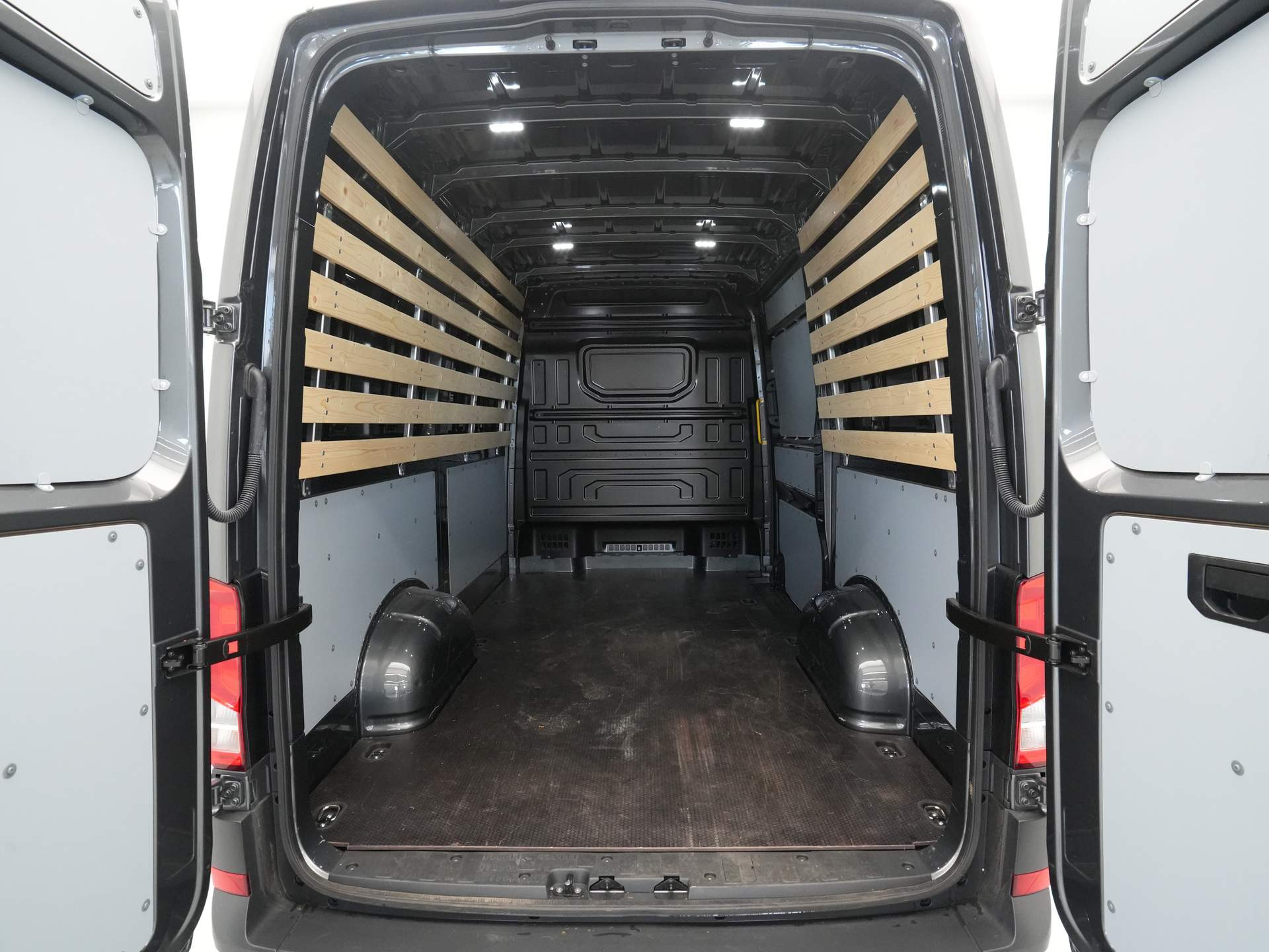 Volkswagen - Crafter 30 2.0 TDI L3H3 - 2024