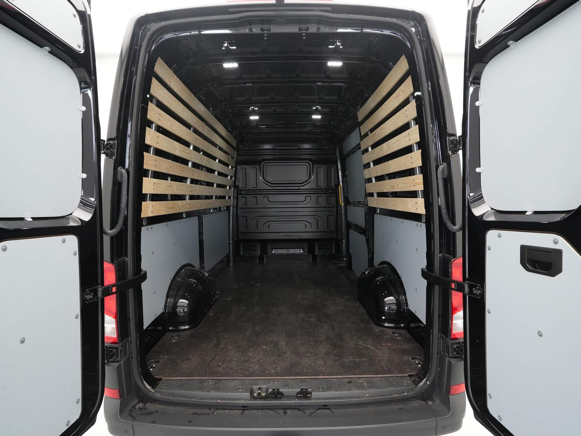 Volkswagen - Crafter 30 2.0 TDI L3H3 - 2024