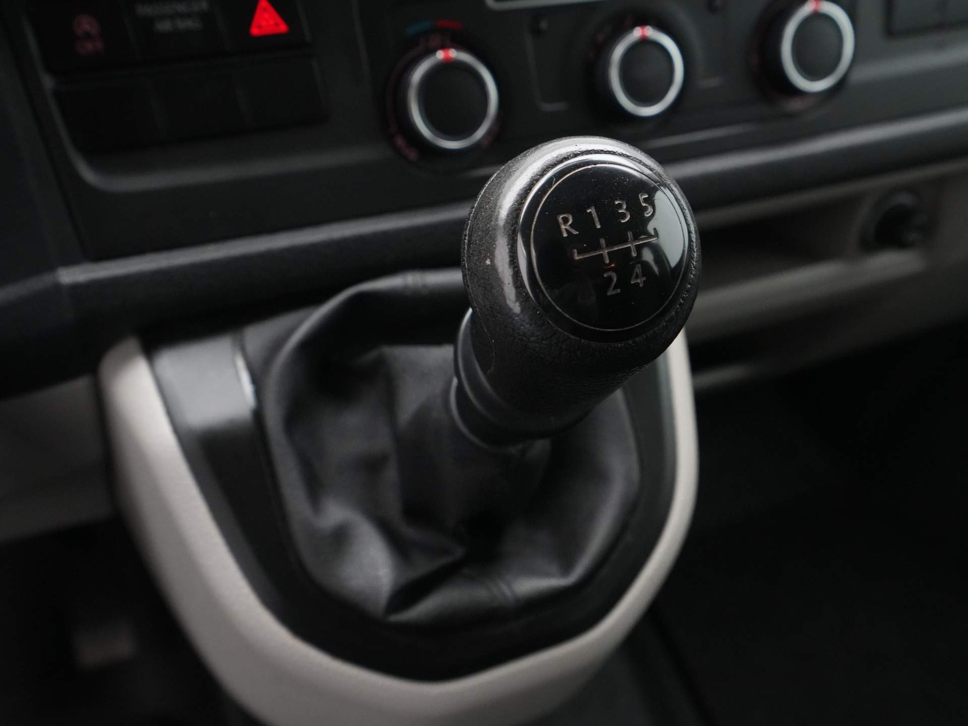 Volkswagen - Transporter 2.0 TDI 102pk L2H1 DC - 2021