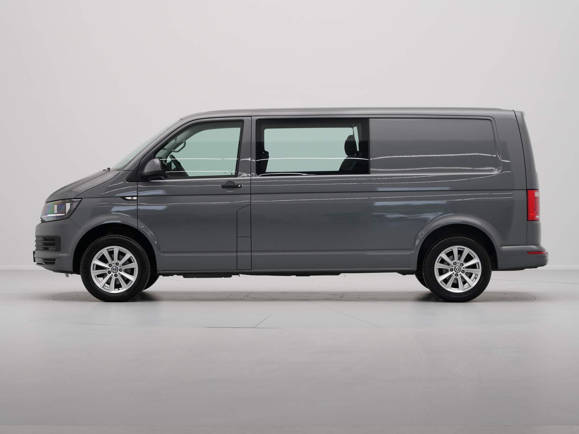 Volkswagen - Transporter 2.0 TDI 102pk L2H1 DC - 2021