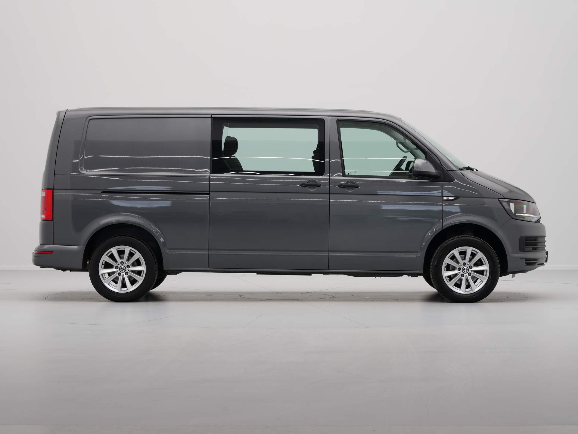 Volkswagen - Transporter 2.0 TDI 102pk L2H1 DC - 2021