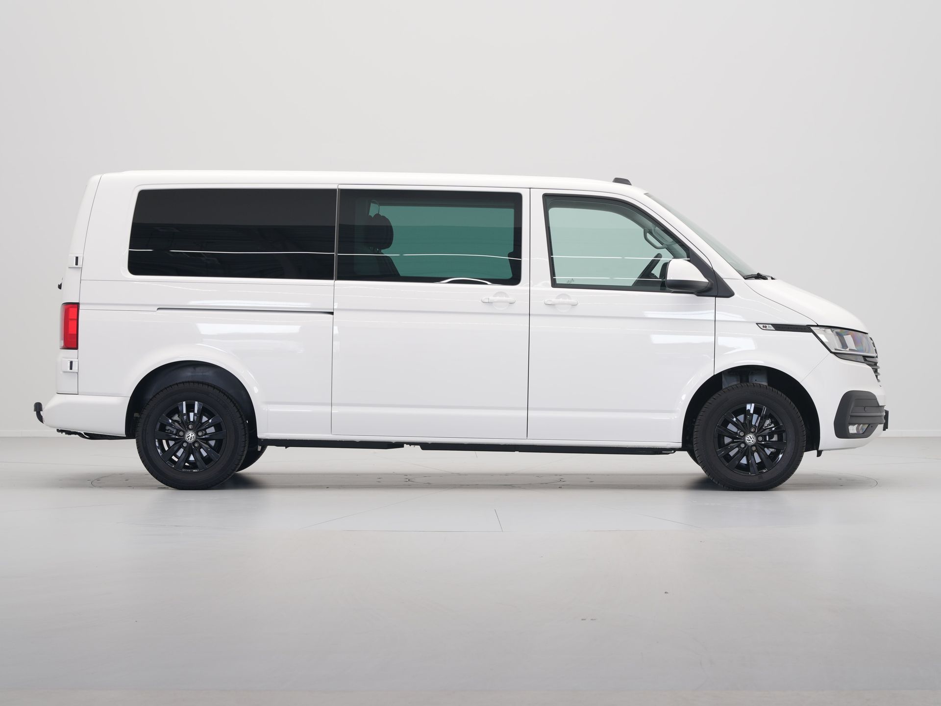 Volkswagen - Transporter 2.0 TDI L2H1 30 DC Highline - 2024