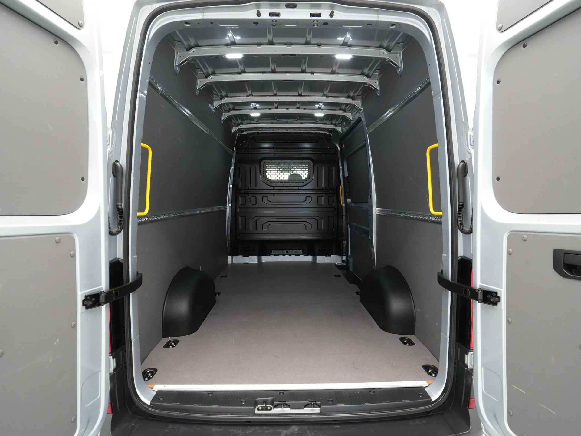 Volkswagen - Crafter 35 2.0 TDI L3H3 - 2024