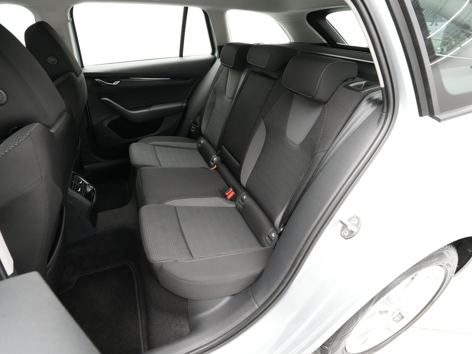 Škoda - Octavia Combi 1.5 e-TSI 150pk DSG Business Edition - 2023