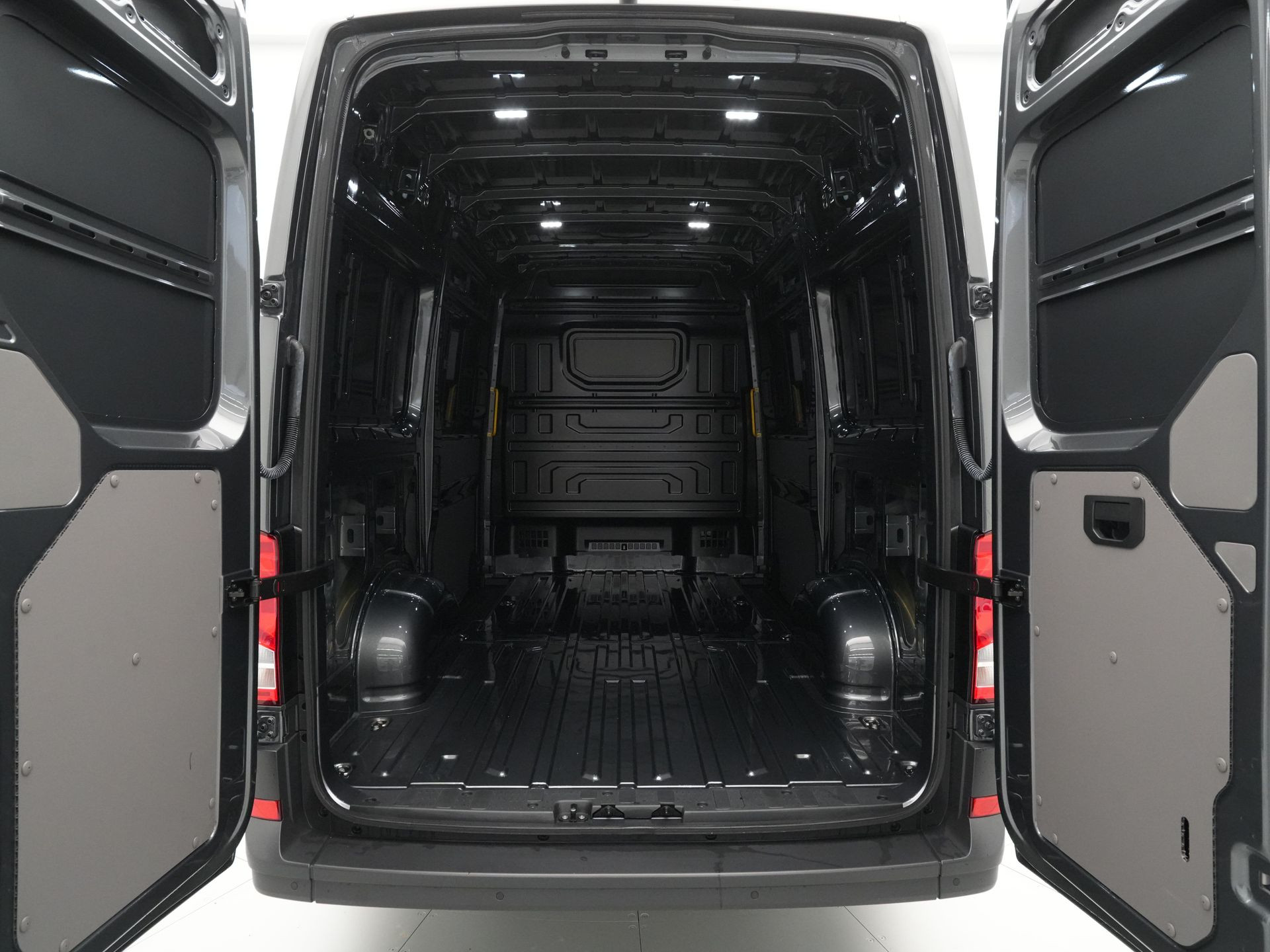 Volkswagen - Crafter 30 2.0 TDI 140pk DSG L3H3 Highline - 2024