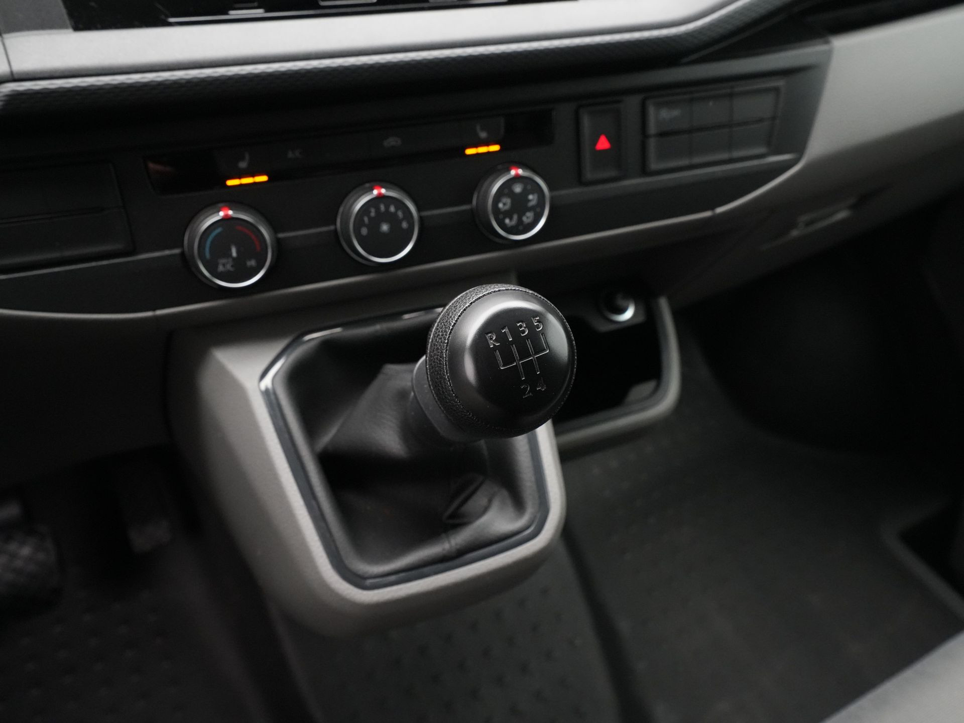 Volkswagen - Transporter 2.0 TDI 110pk L1H1 - 2024