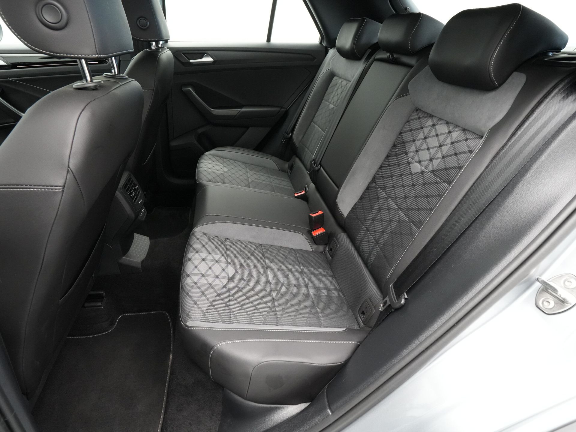 Volkswagen - T-Roc 1.5 TSI 150pk DSG R-Line - 2024