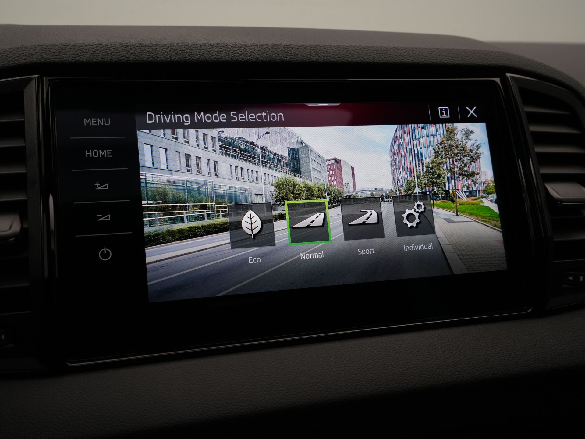 Škoda - Karoq 1.5 TSI ACT Sportline Business - 2023