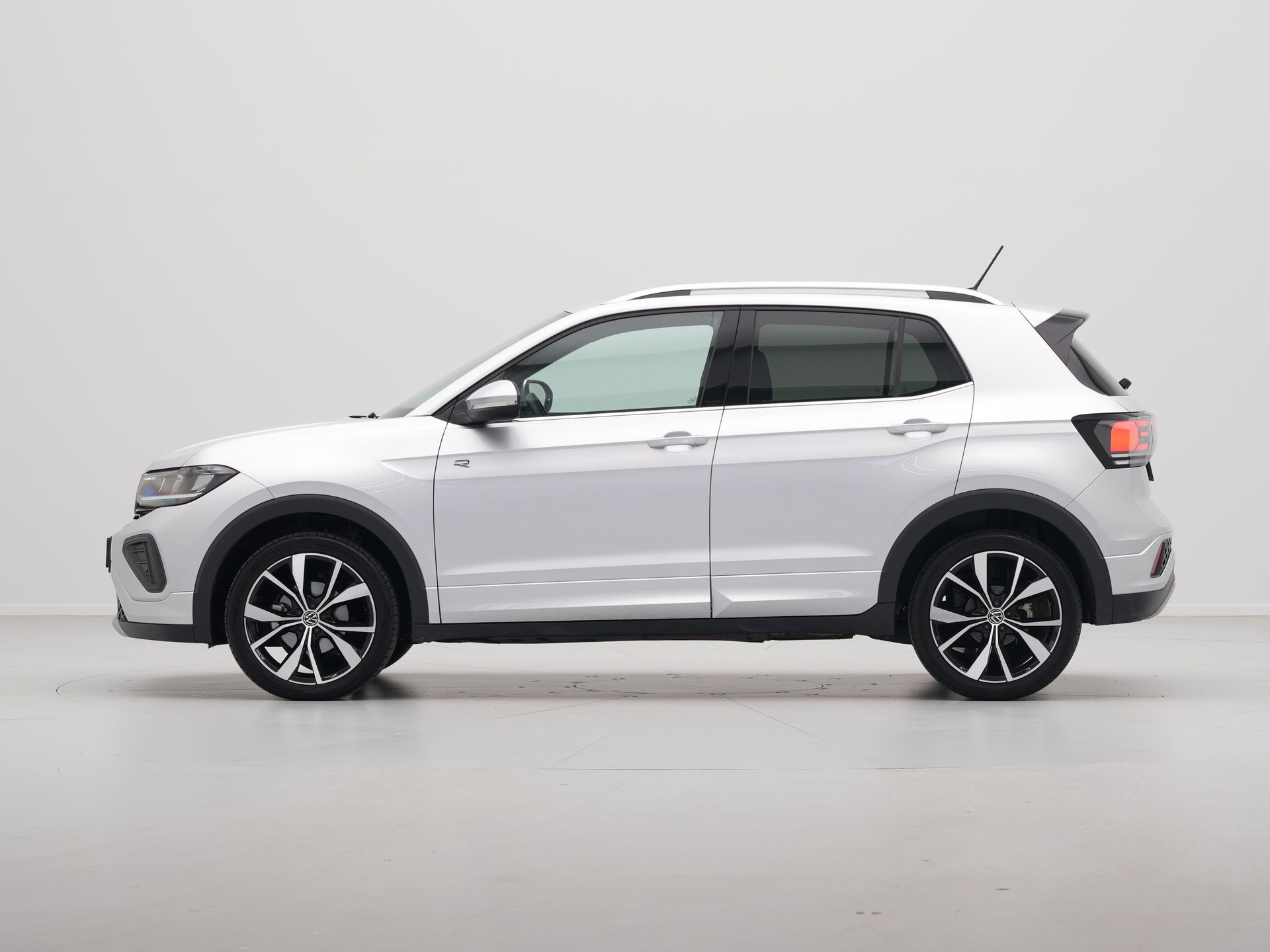 Volkswagen - T-Cross 1.0 TSI 110pk DSG R-Line - 2024