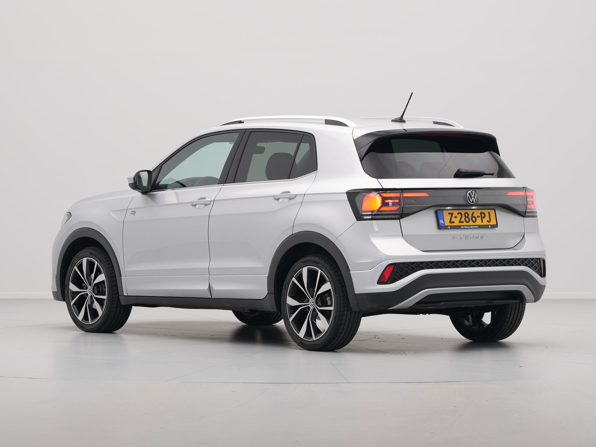 Volkswagen - T-Cross 1.0 TSI 110pk DSG R-Line - 2024