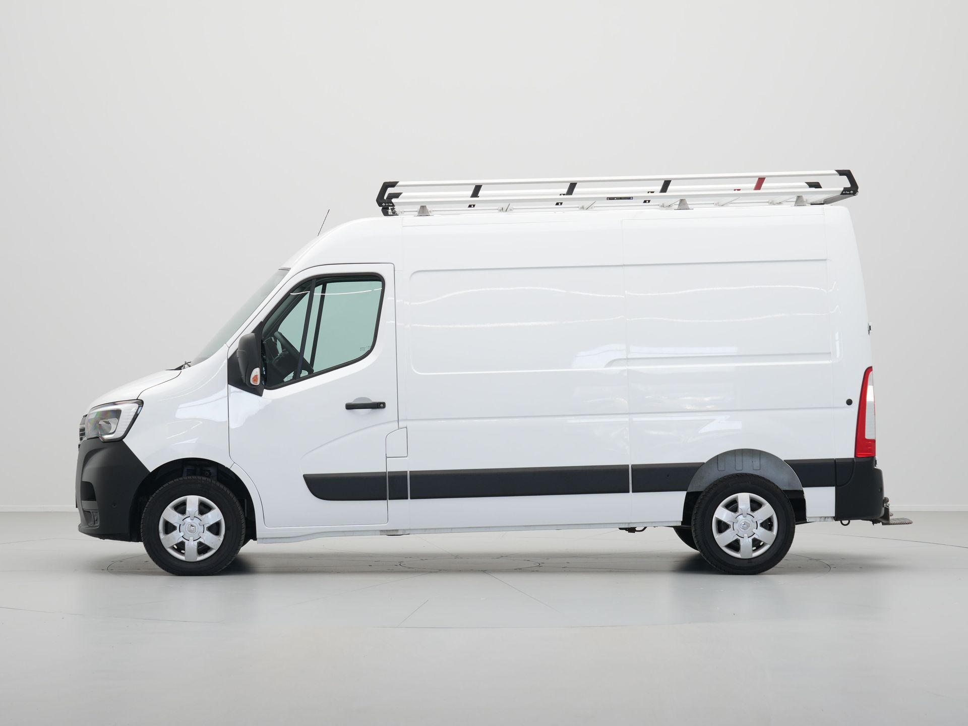 Renault - Master T35 2.3 dCi 135 L2H2 Work Edition - 2023