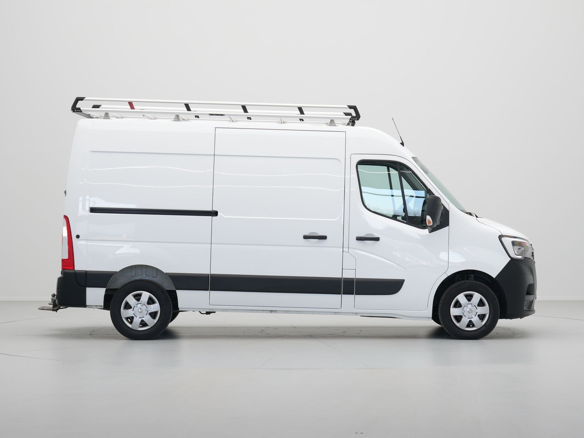 Renault - Master T35 2.3 dCi 135 L2H2 Work Edition - 2023