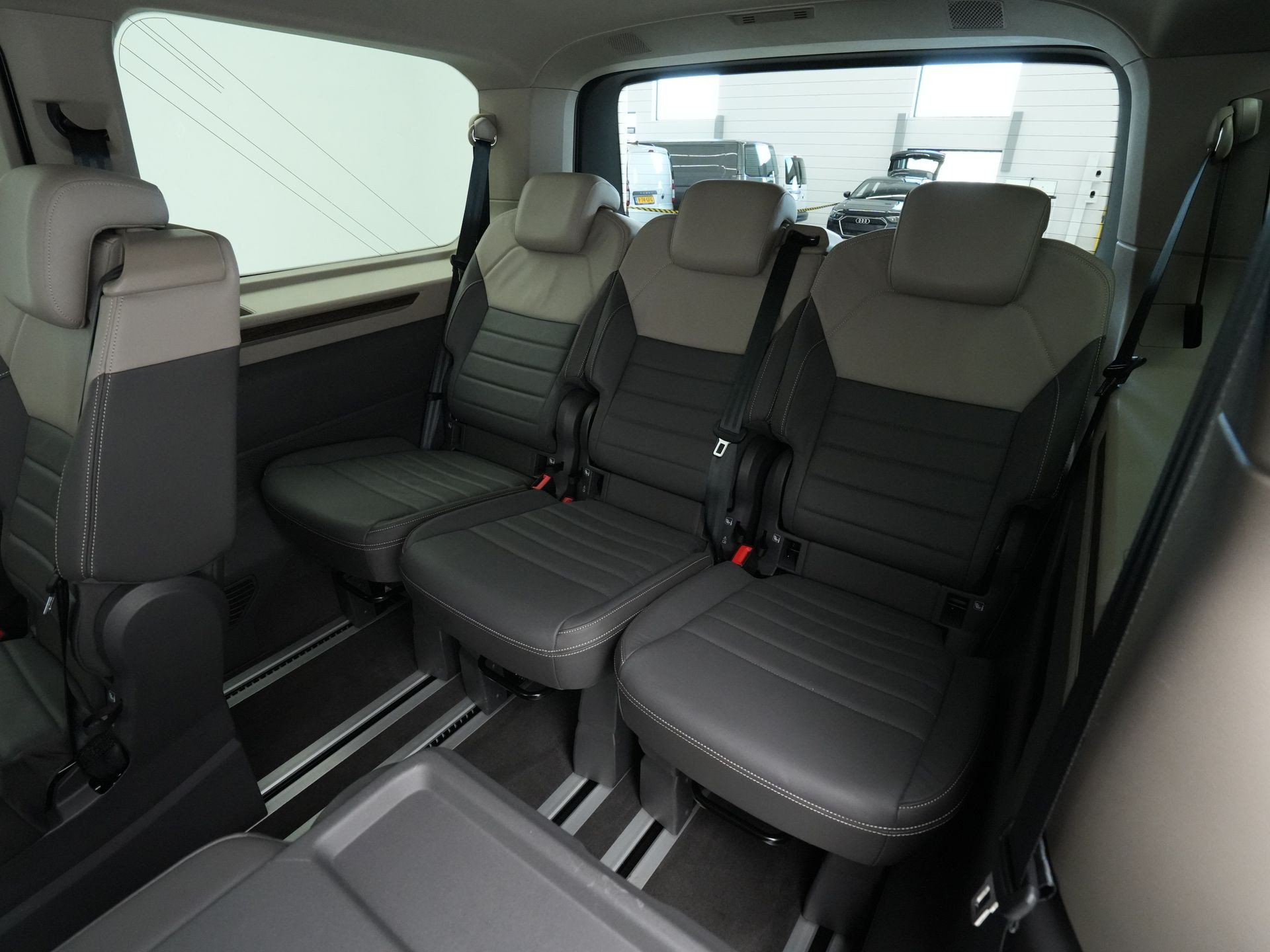 Volkswagen - Multivan 1.4 eHybrid 204pk L2H1 Style DSG - 2024