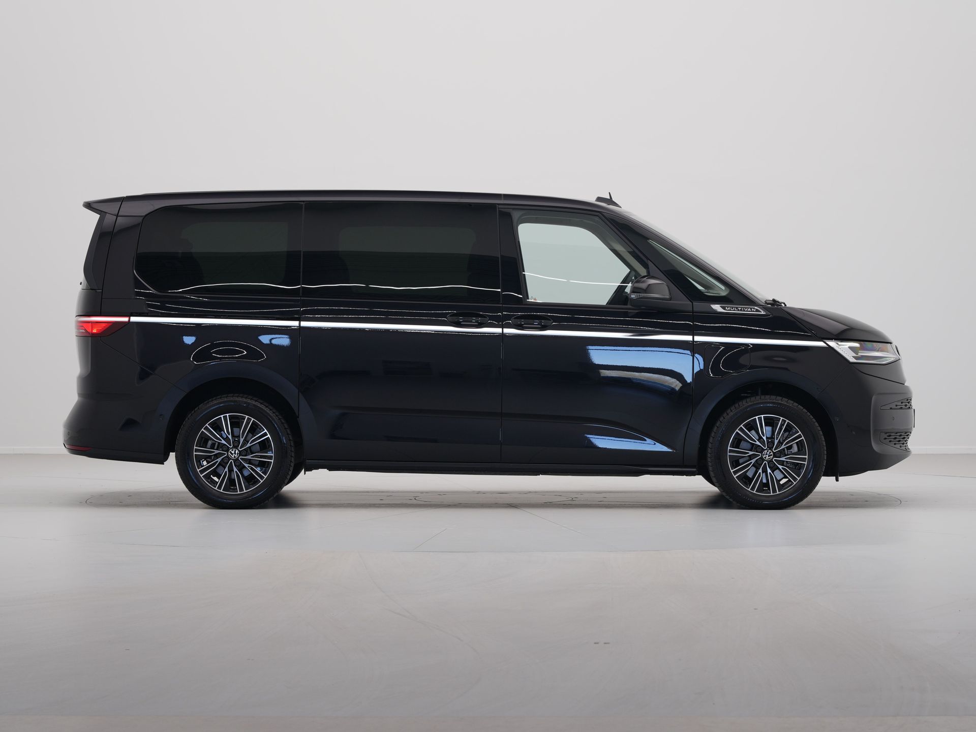 Volkswagen - Multivan 1.4 eHybrid 204pk L2H1 Style DSG - 2024