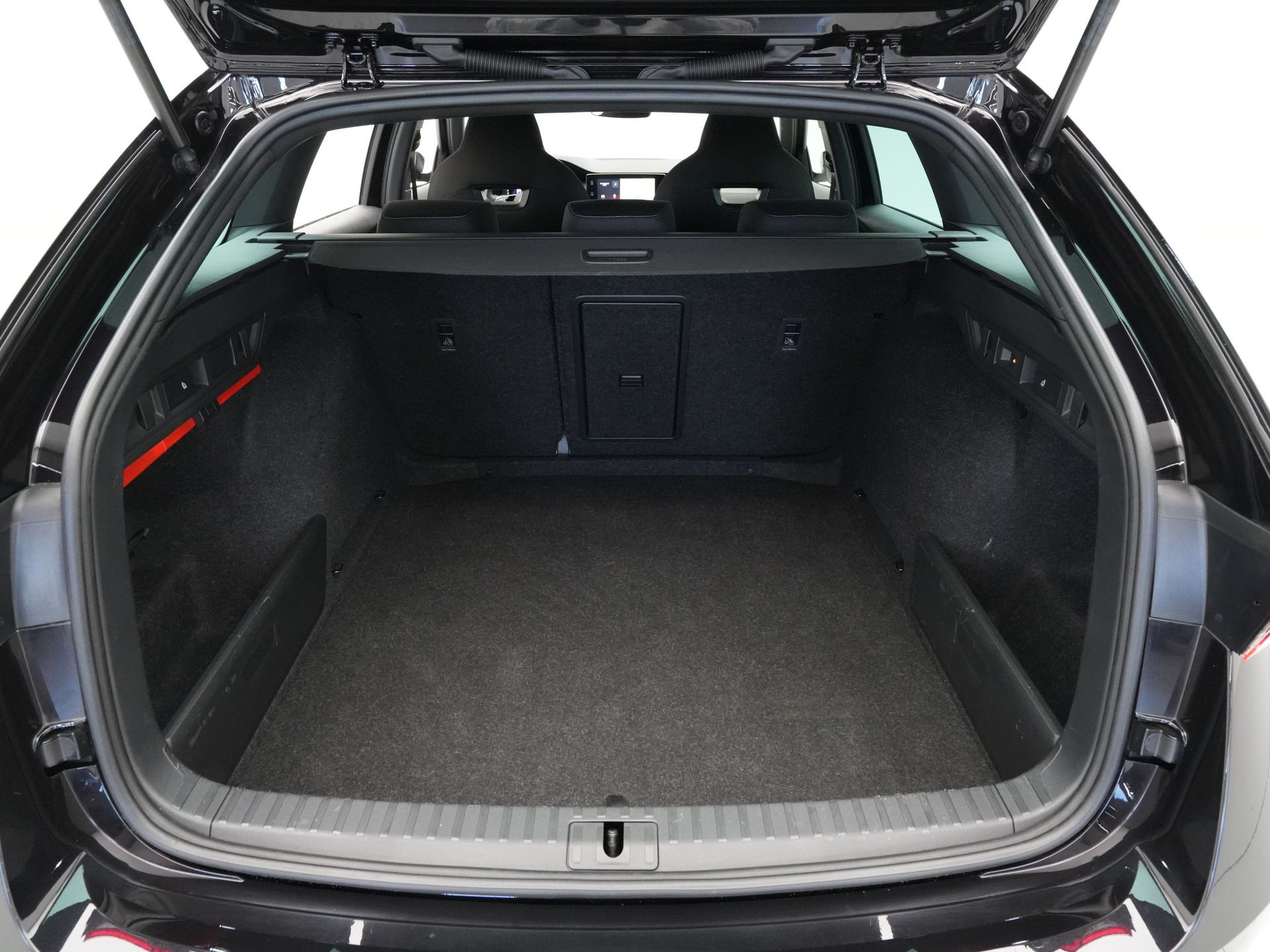 Škoda - Octavia Combi 1.0 e-TSI Sport Business Black Edition - 2024