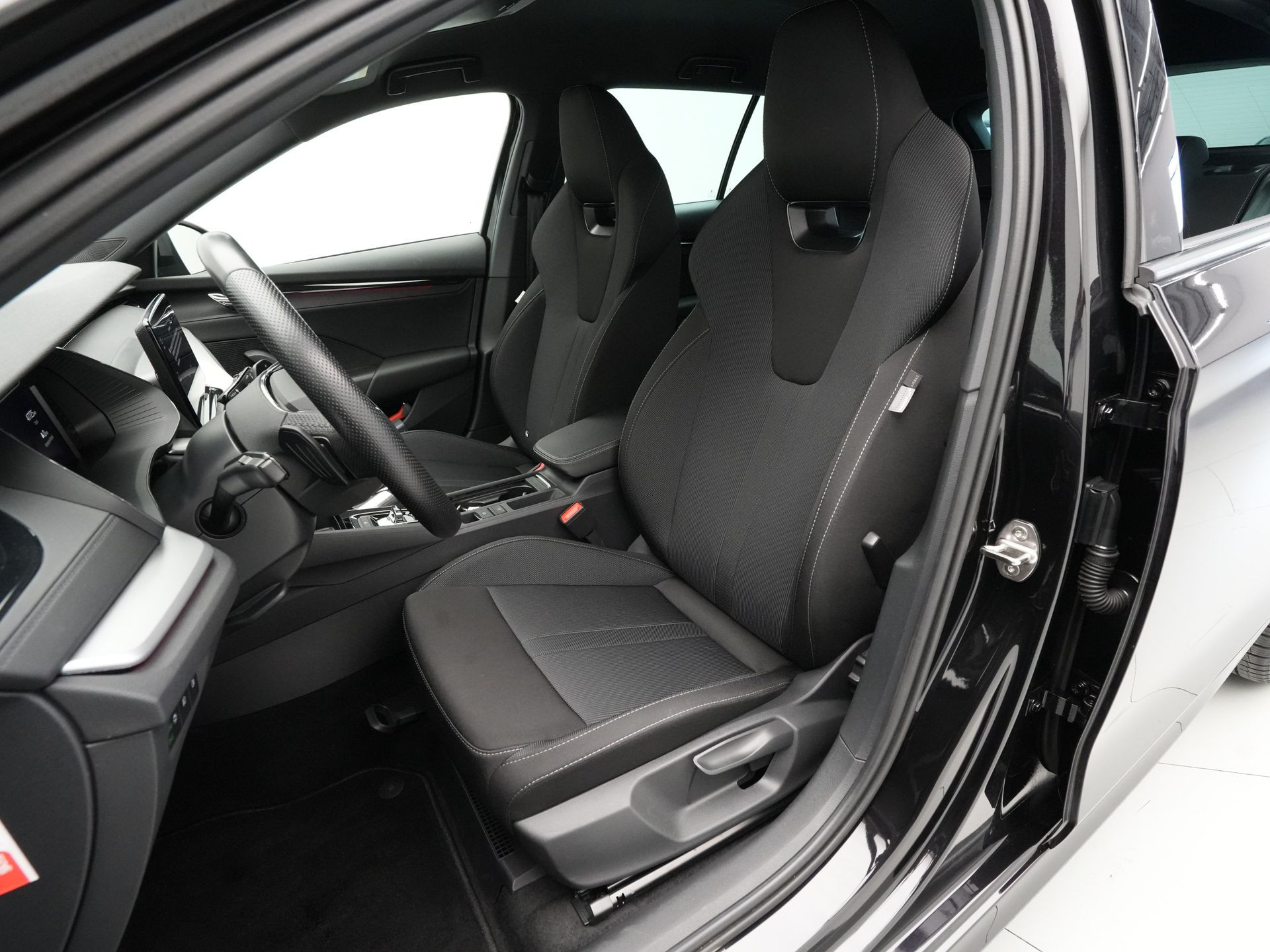 Škoda - Octavia Combi 1.0 e-TSI Sport Business Black Edition - 2024