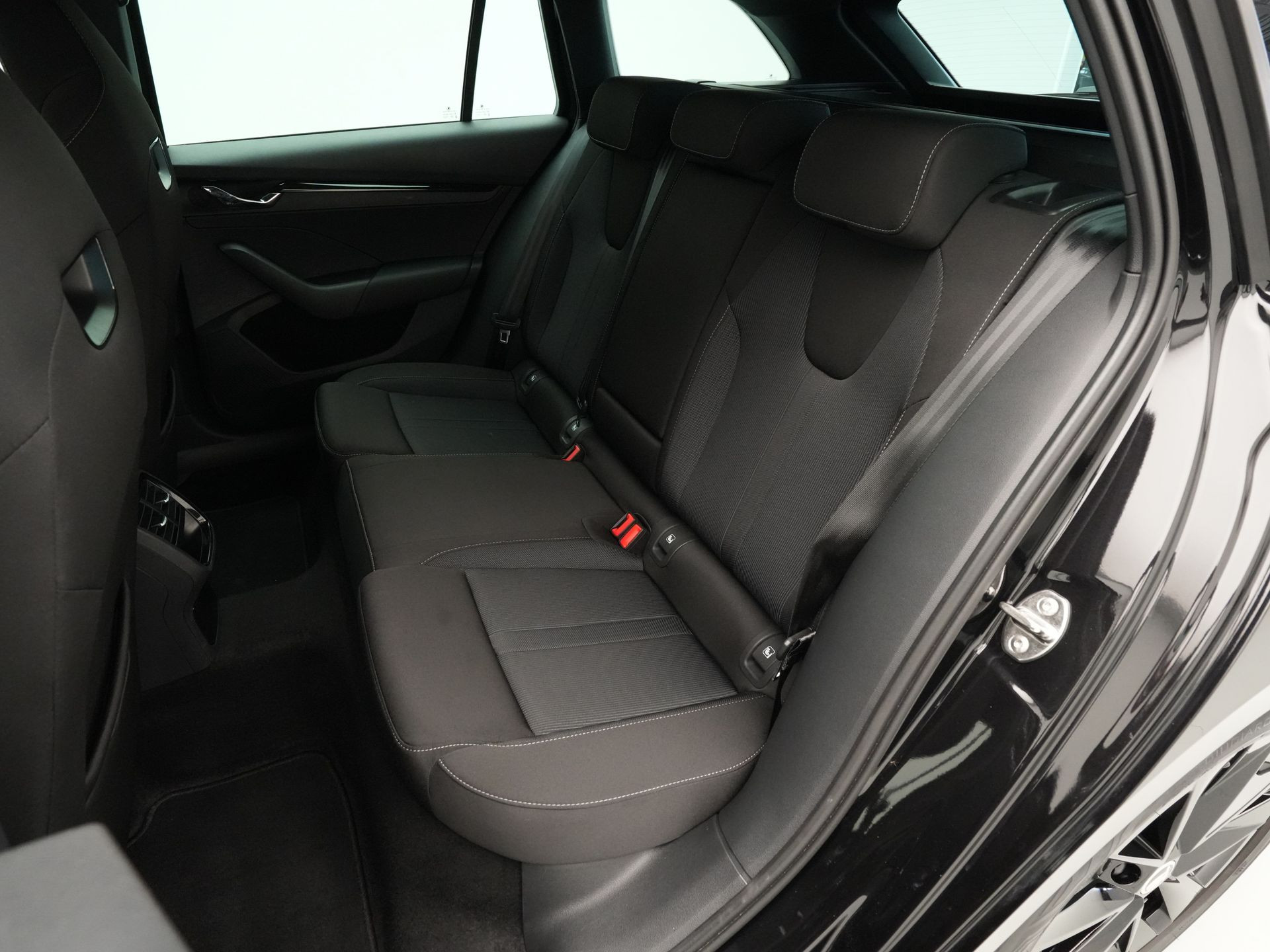 Škoda - Octavia Combi 1.0 e-TSI Sport Business Black Edition - 2024