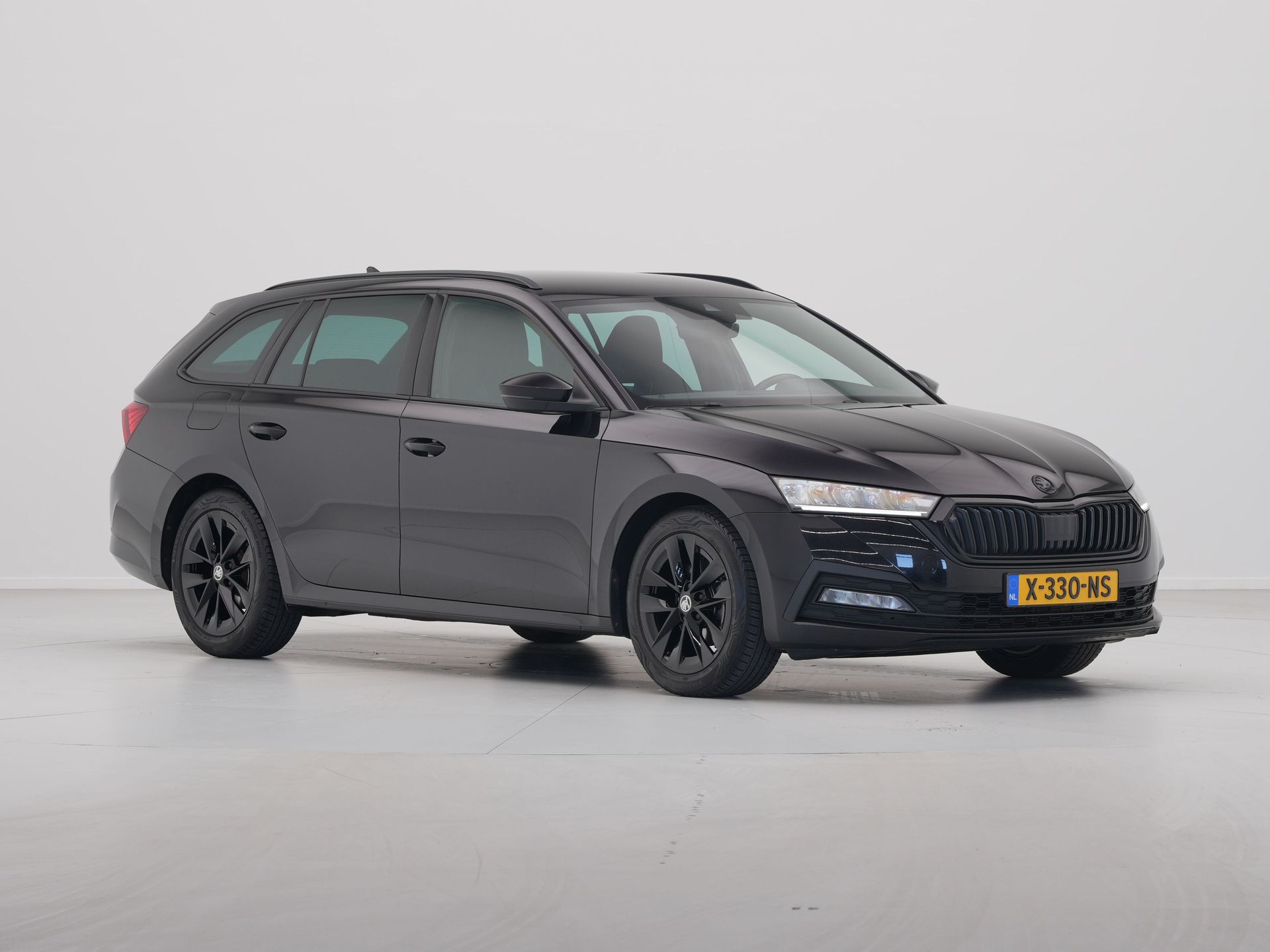 Škoda - Octavia Combi 1.0 e-TSI Sport Business Black Edition - 2024