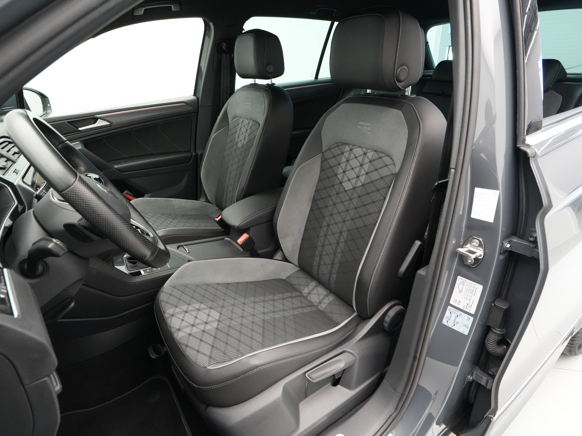 Volkswagen - Tiguan 1.5 TSI 150pk DSG R-Line Business+ - 2021