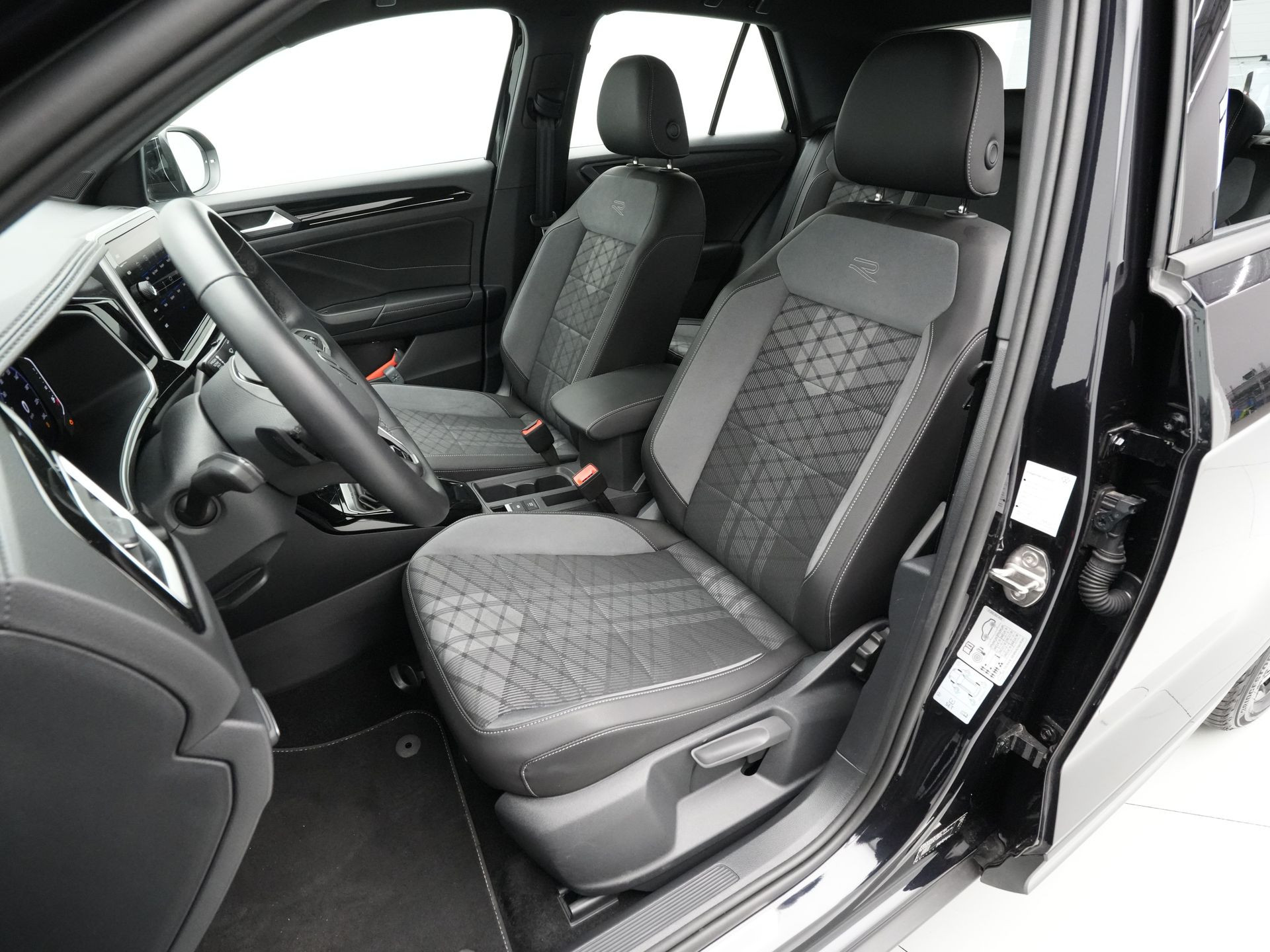 Volkswagen - T-Roc 1.5 TSI 150pk DSG R-Line - 2024