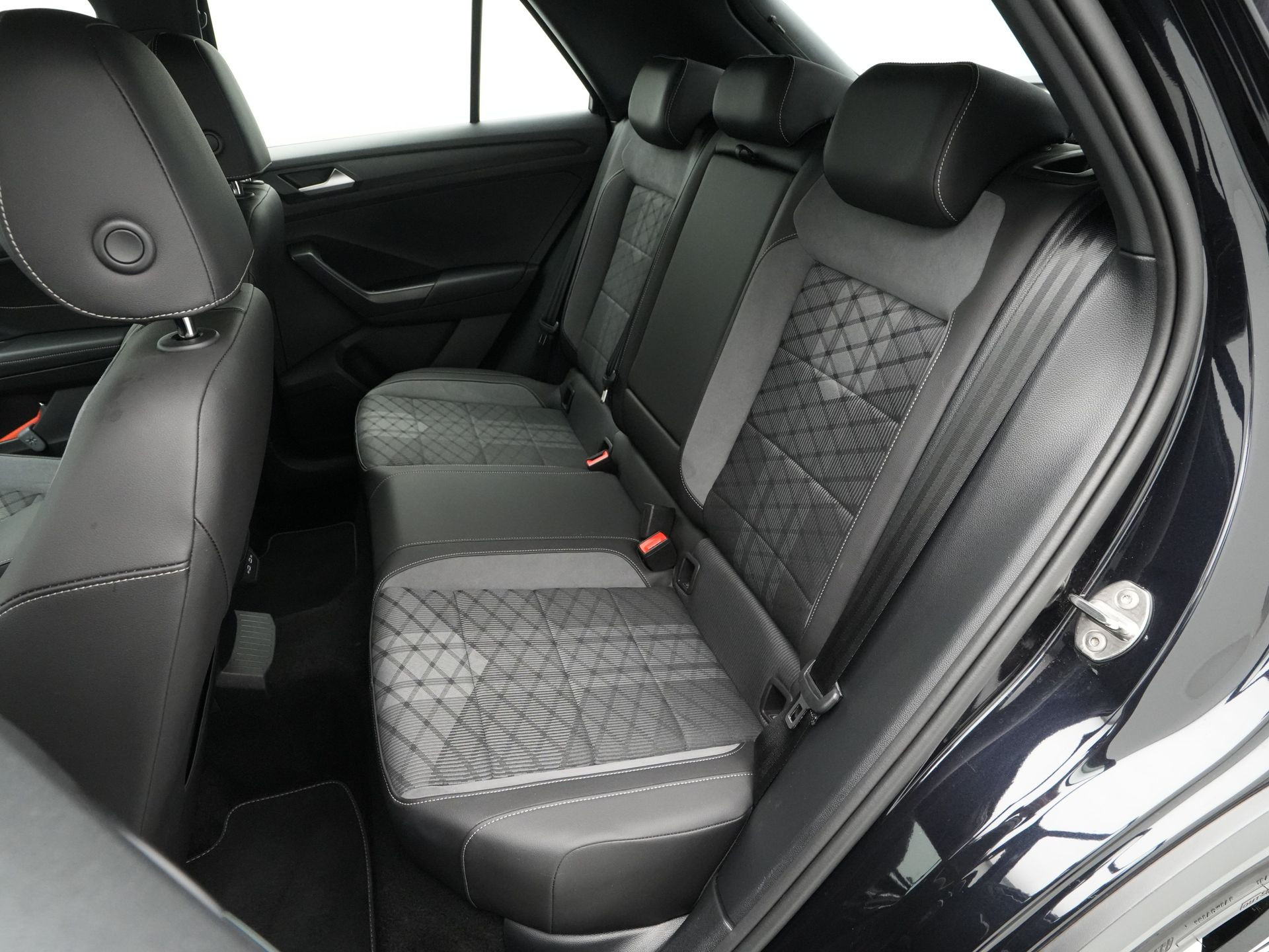 Volkswagen - T-Roc 1.5 TSI 150pk DSG R-Line - 2024