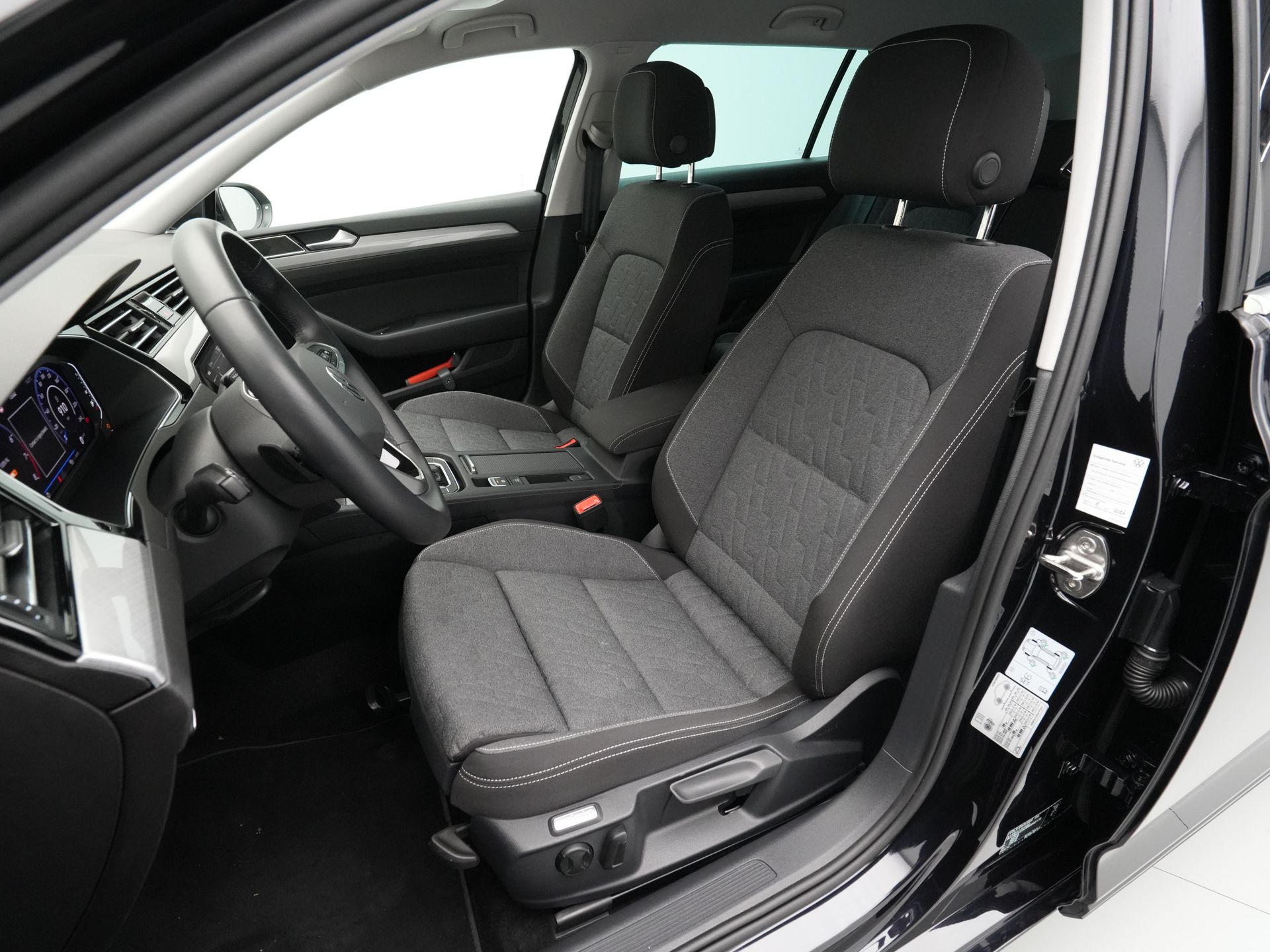 Volkswagen - Passat Variant 1.5 TSI 150pk DSG Business - 2023