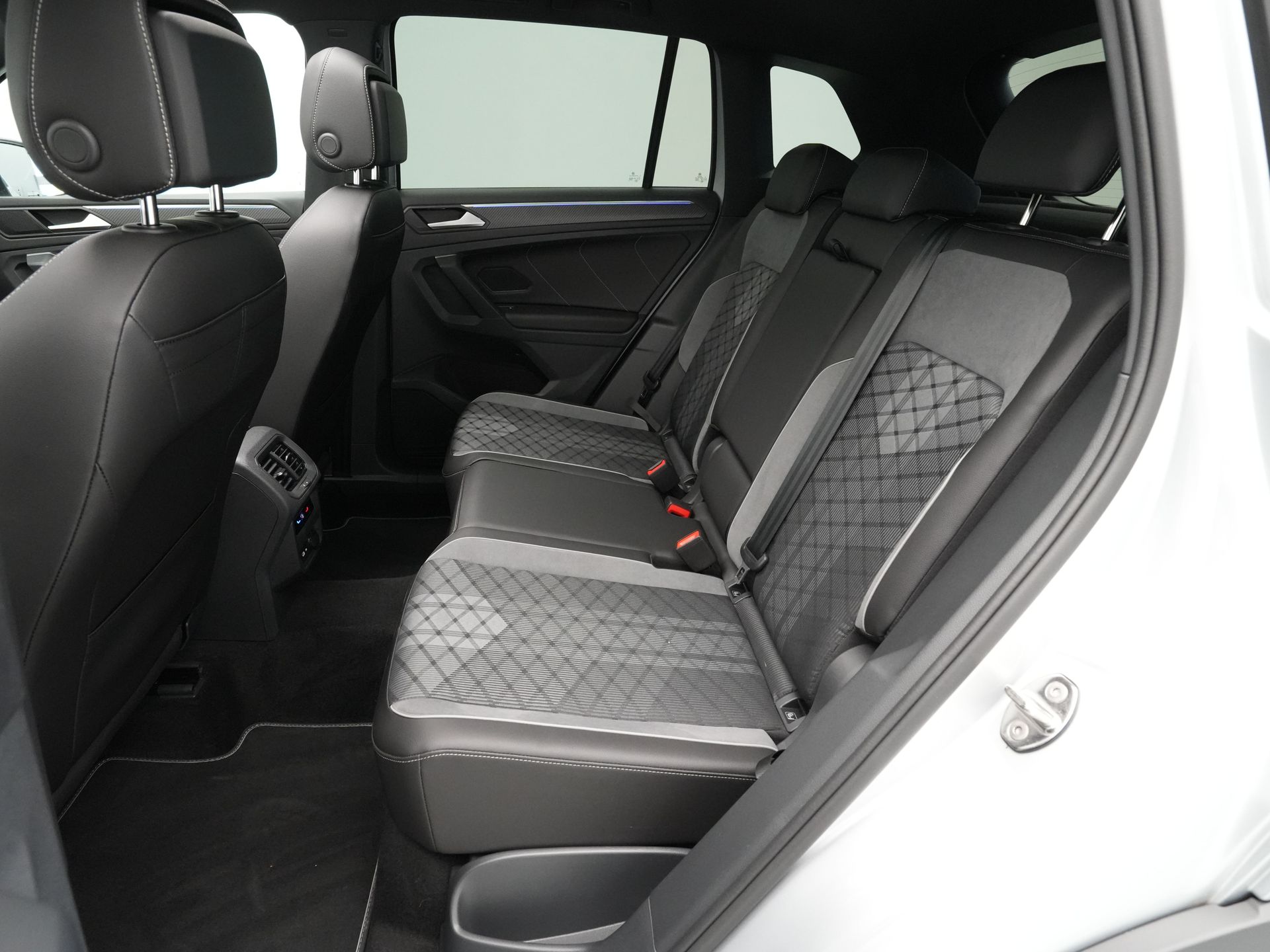 Volkswagen - Tiguan 1.5 TSI 150pk DSG R-Line Business - 2023