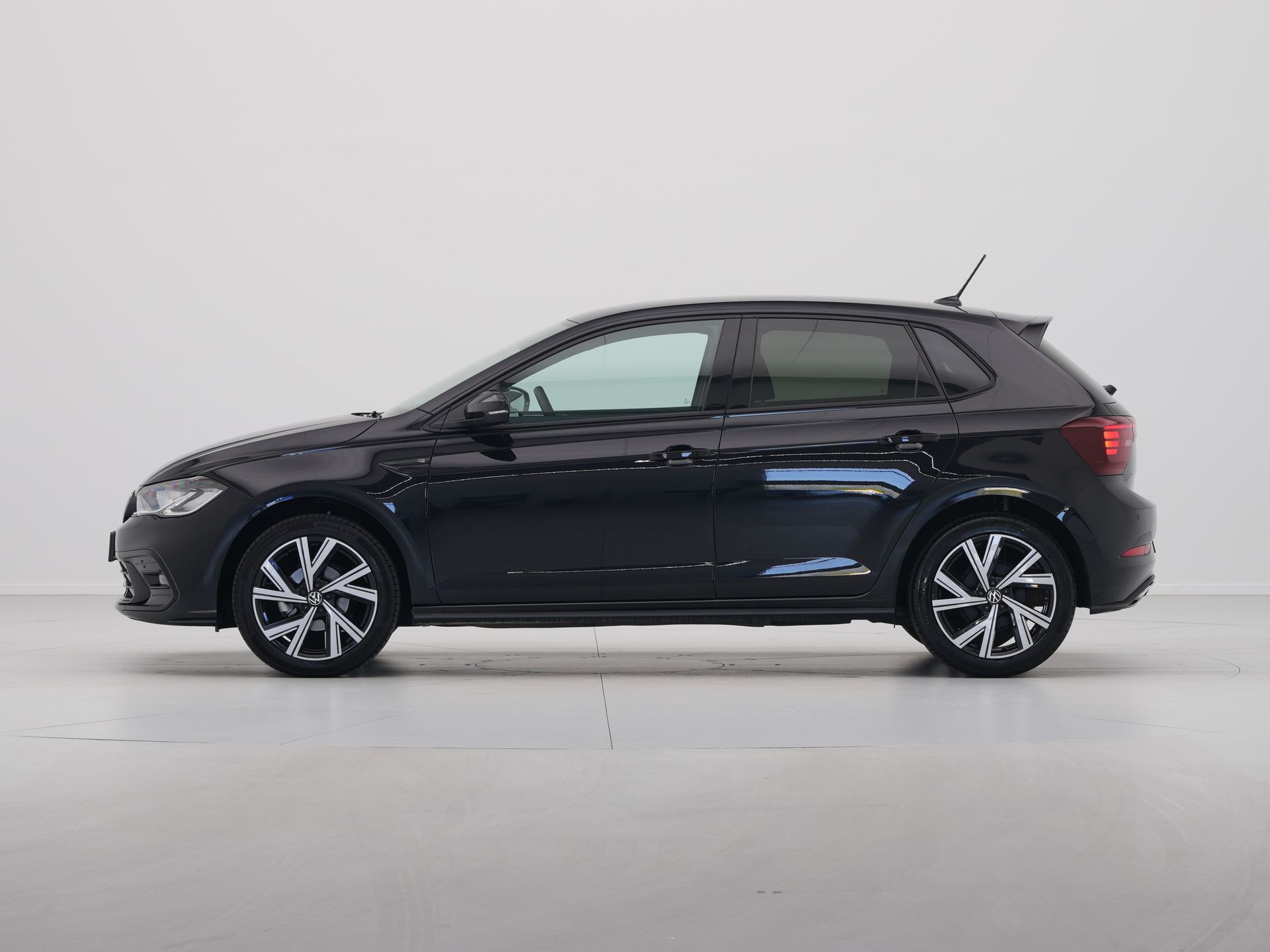 Volkswagen - Polo 1.0 TSI 95pk DSG R-Line - 2024