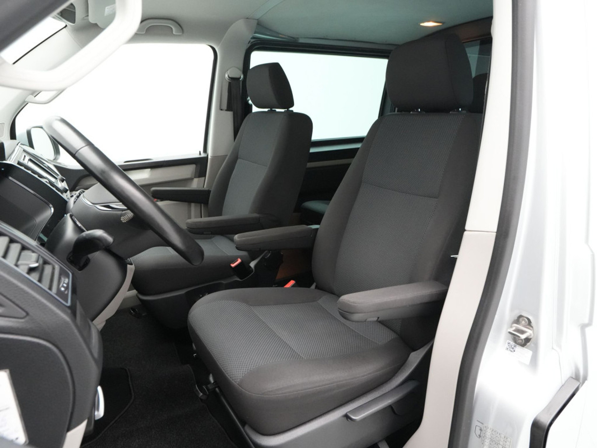 Volkswagen - Transporter 2.0 TDI L2H1 DC Highline - 2020