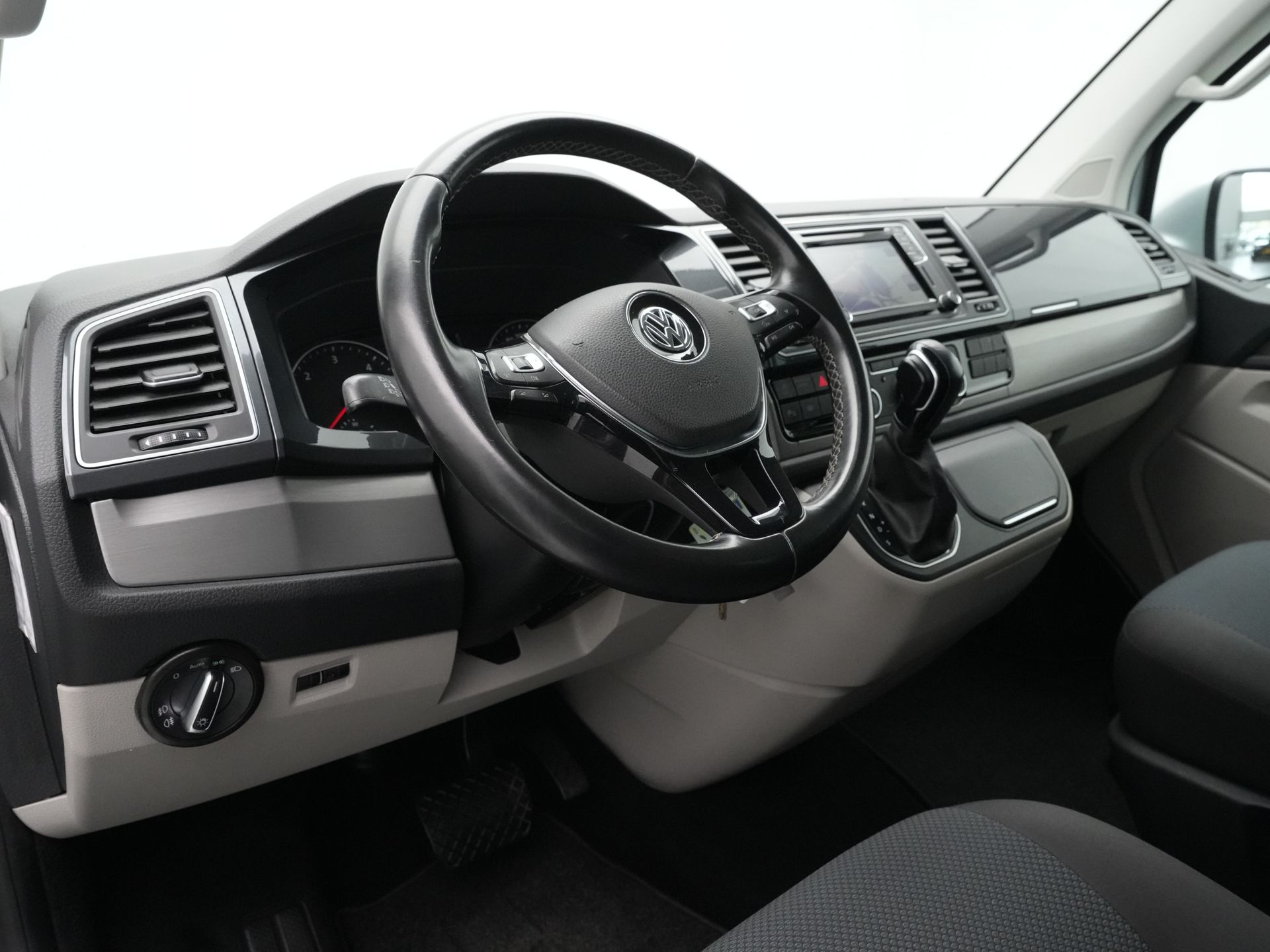 Volkswagen - Transporter 2.0 TDI L2H1 DC Highline - 2020
