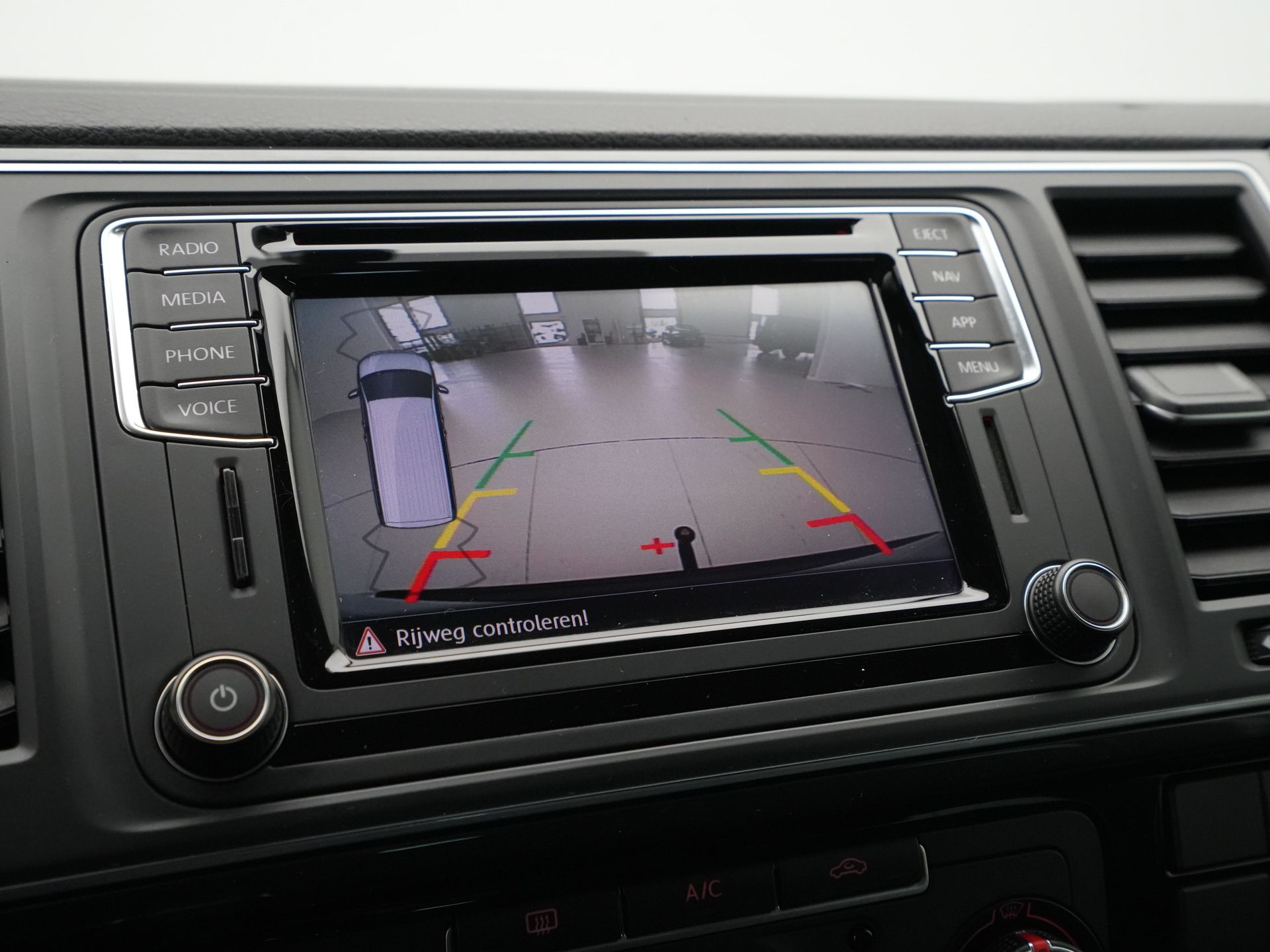 Volkswagen - Transporter 2.0 TDI L2H1 DC Highline - 2020