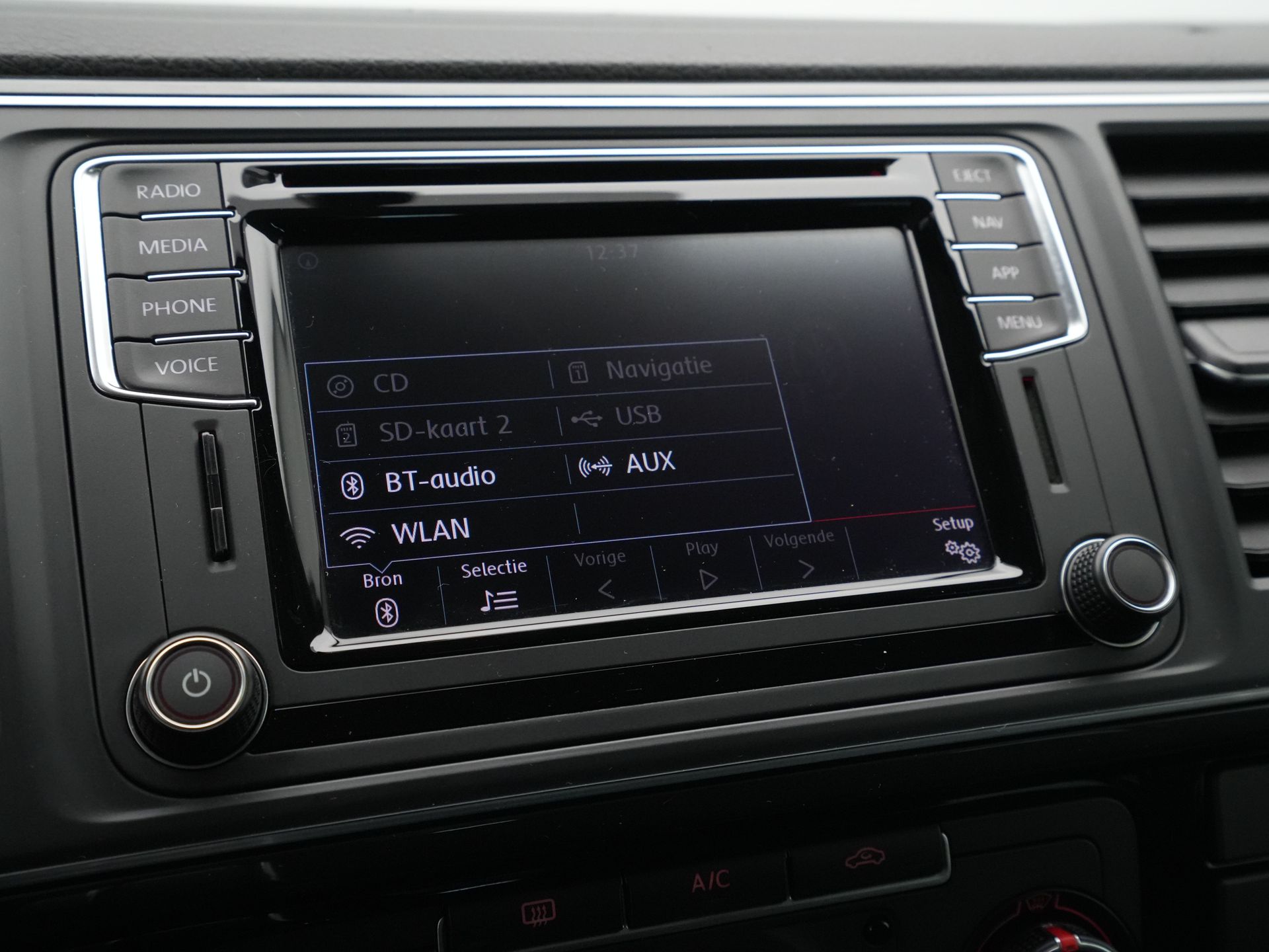 Volkswagen - Transporter 2.0 TDI L2H1 DC Highline - 2020