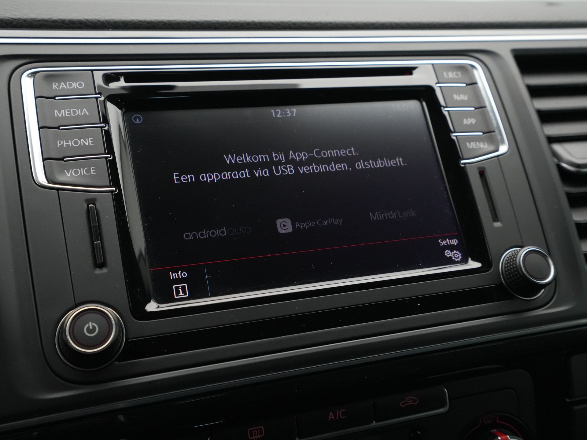 Volkswagen - Transporter 2.0 TDI L2H1 DC Highline - 2020