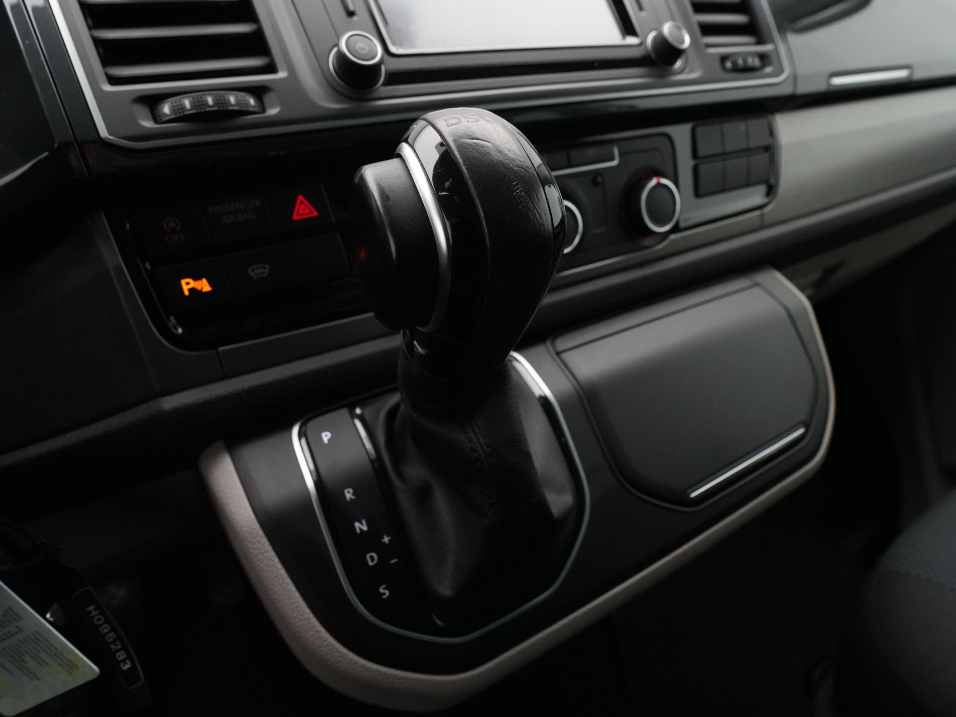 Volkswagen - Transporter 2.0 TDI L2H1 DC Highline - 2020